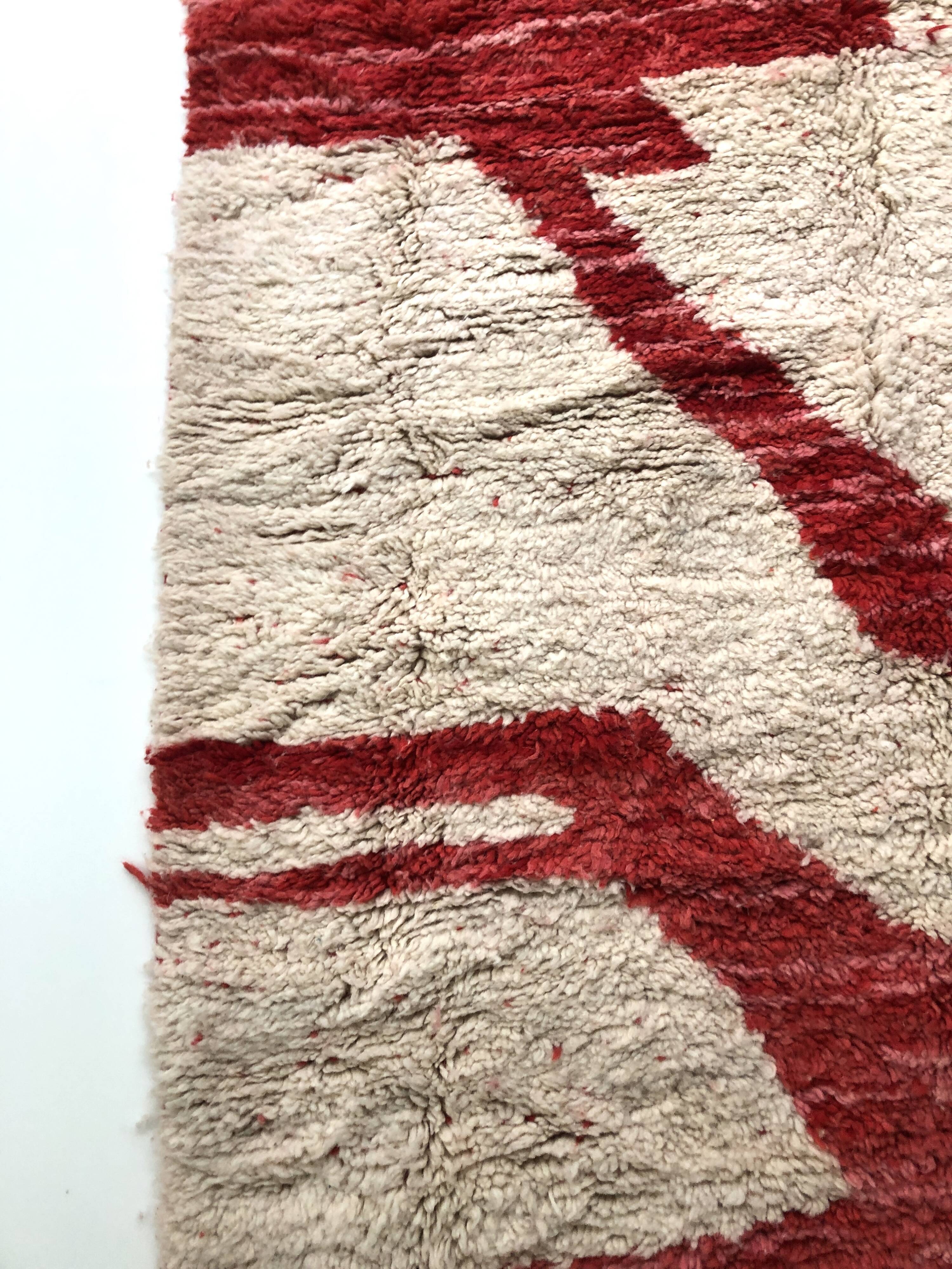 Moroccan Berber carpet Boujaad red and ecru 2,41 x 1.35 m