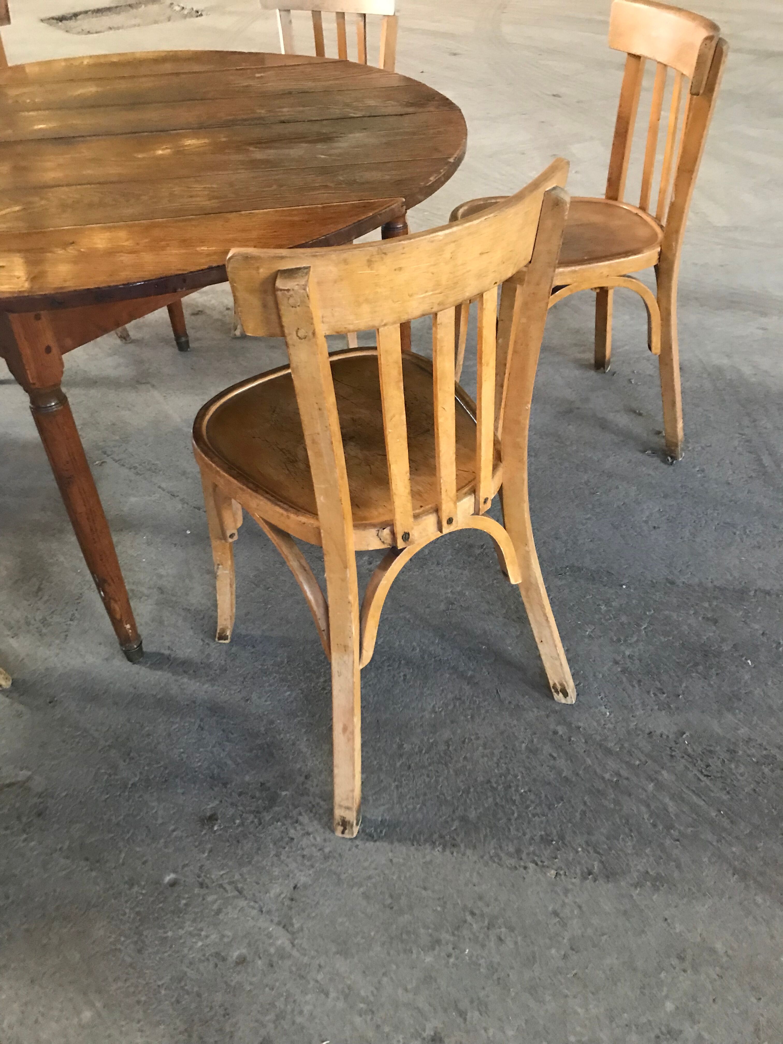 Round farm table 1850 and 6 bistro chairs