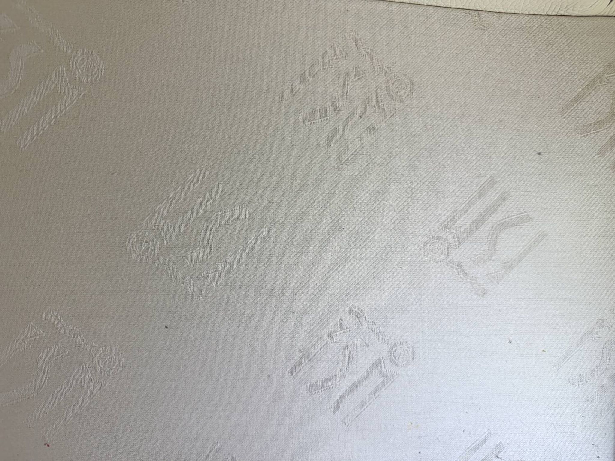 Fauteuil Pavo en cuir crème avec cadre en chrome de FSM, années 2000.