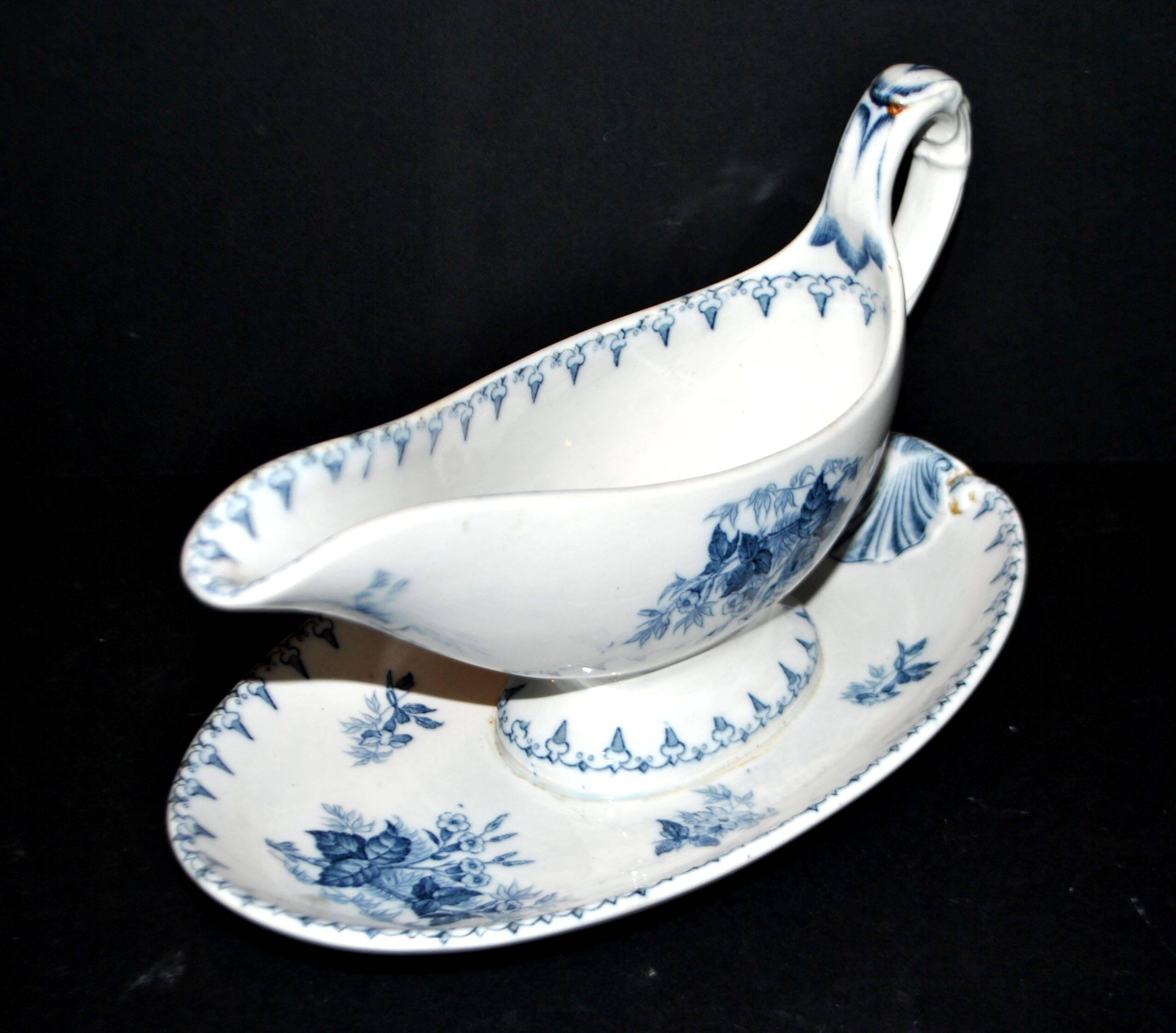 Sarreguemines U&C Flore sauce boat in earthenware with blue flowers