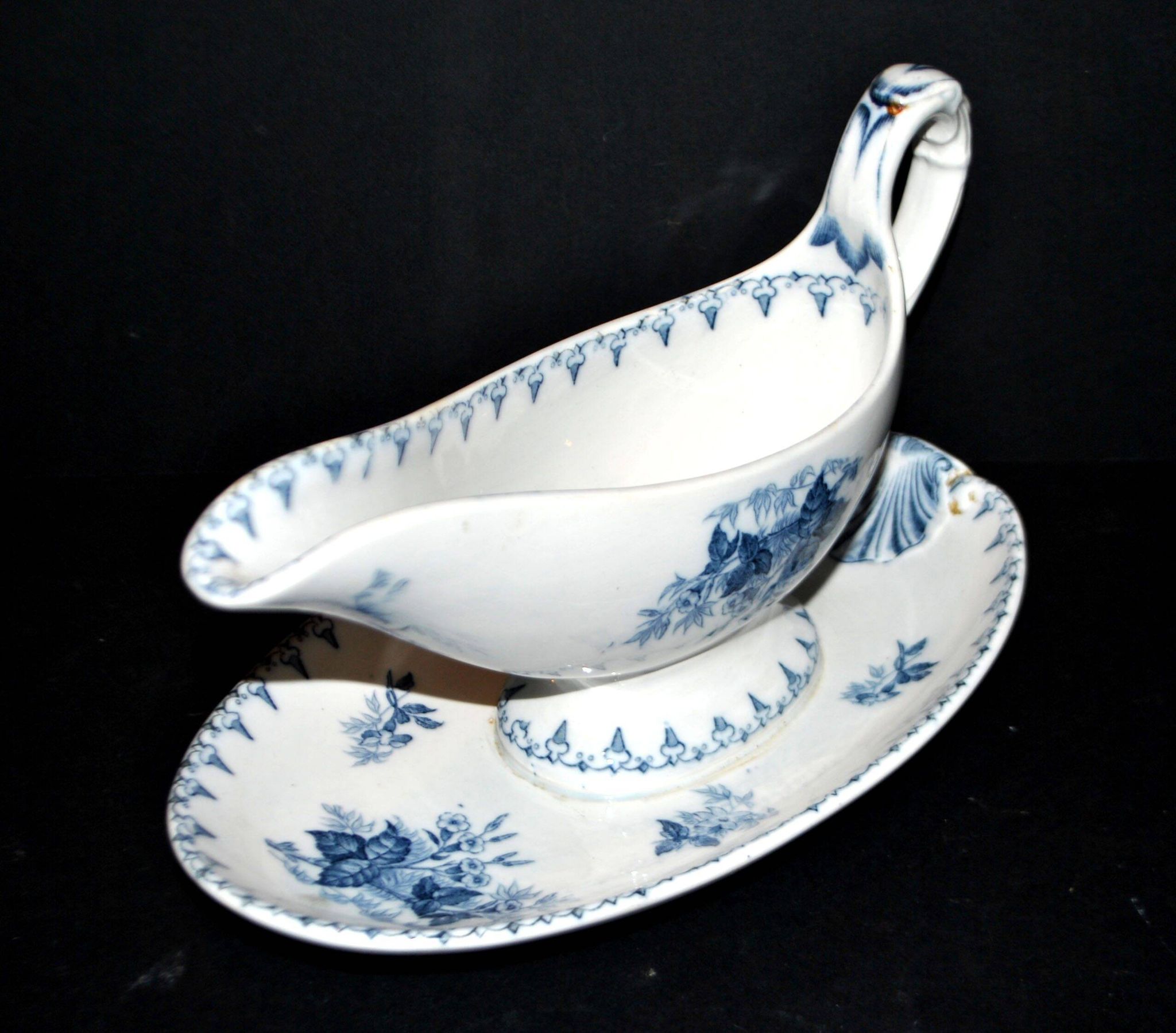 Sarreguemines U&C Flore sauce boat in earthenware with blue flowers