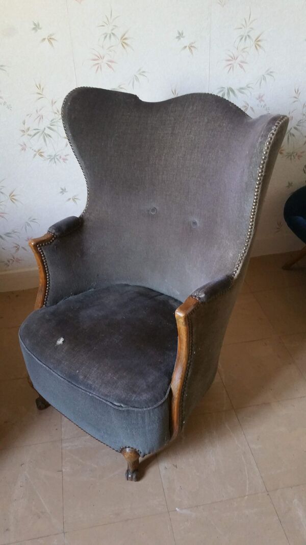 Paire de fauteuils Bergère tonneau sculpturale