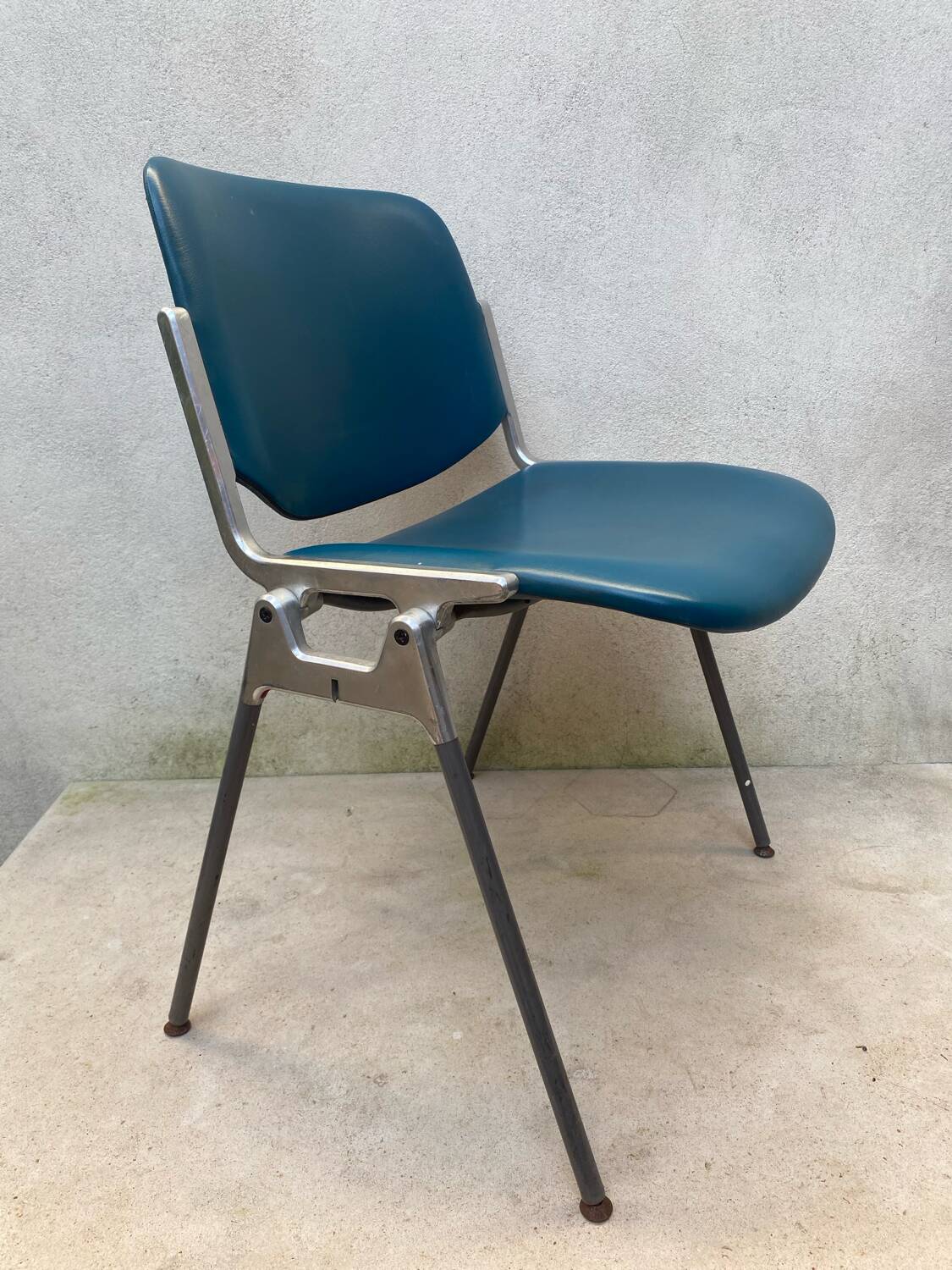 Chaise design vintage 106 signée Castelli – Icône du design