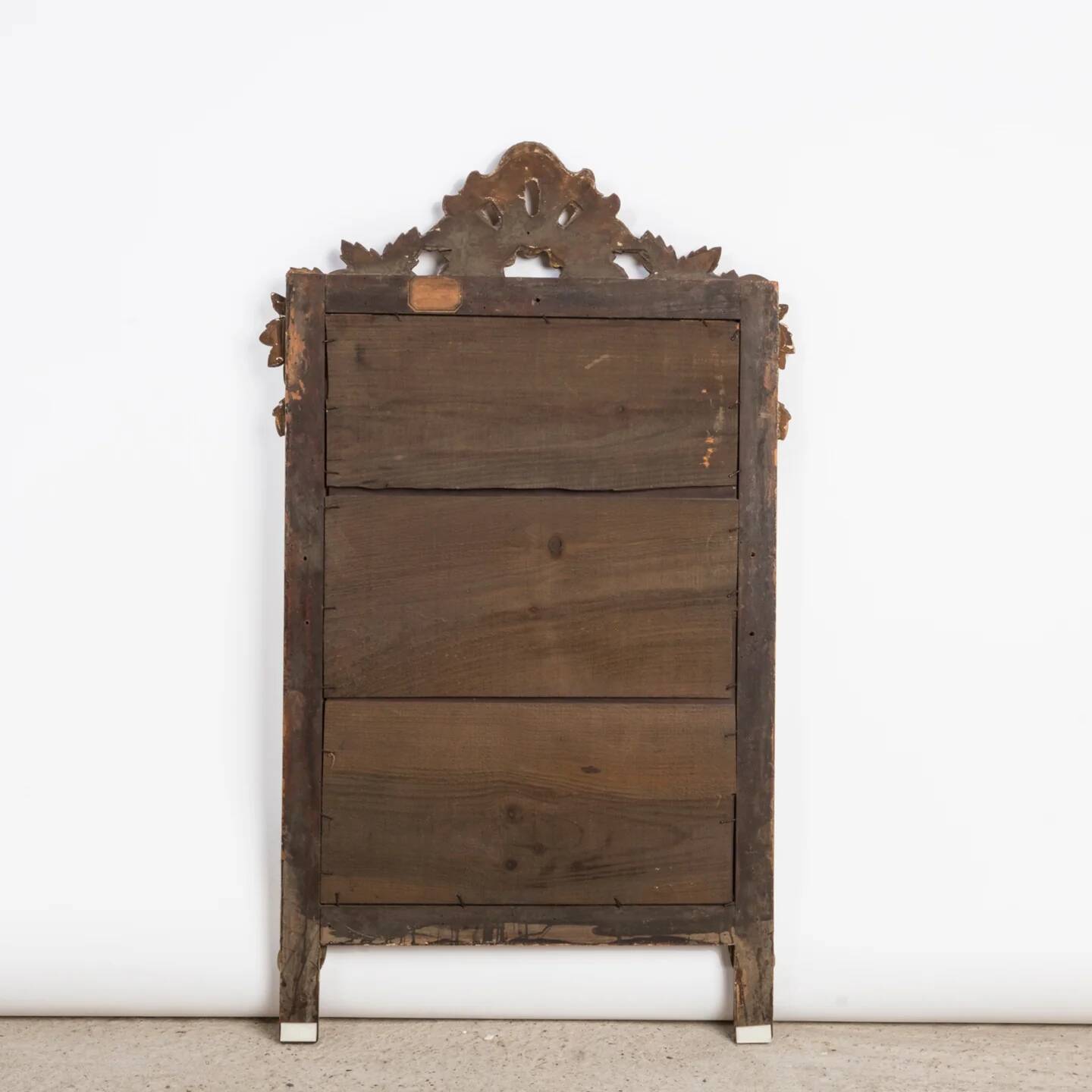 Antique flowered mirror from the 19th century.