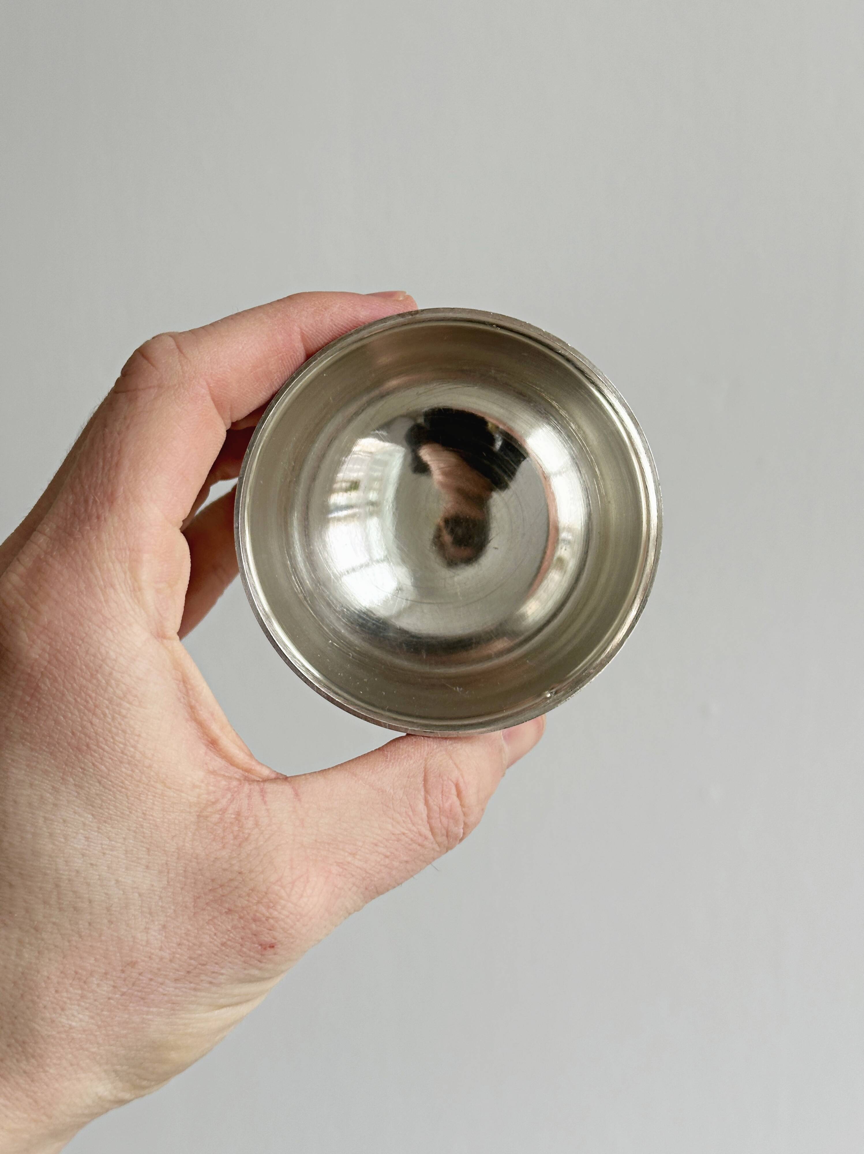 6 coupelles à dessert sur pied en métal brillant