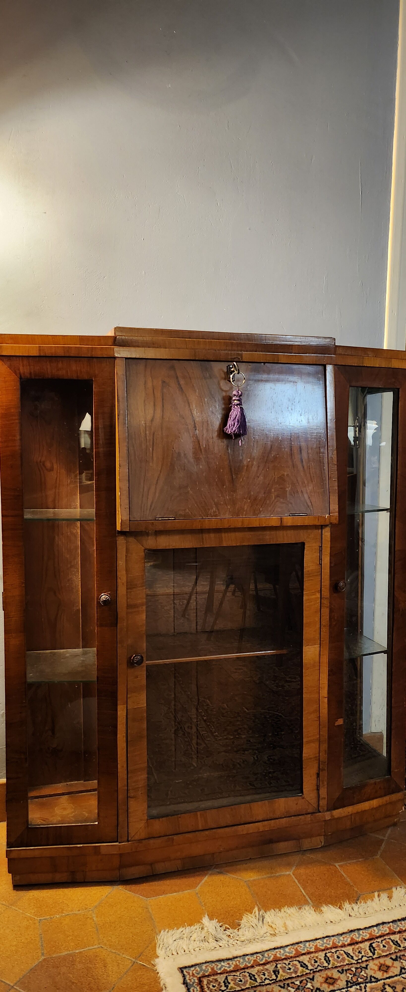 Art deco showcase bar furniture in rosewood veneer. 1930s.