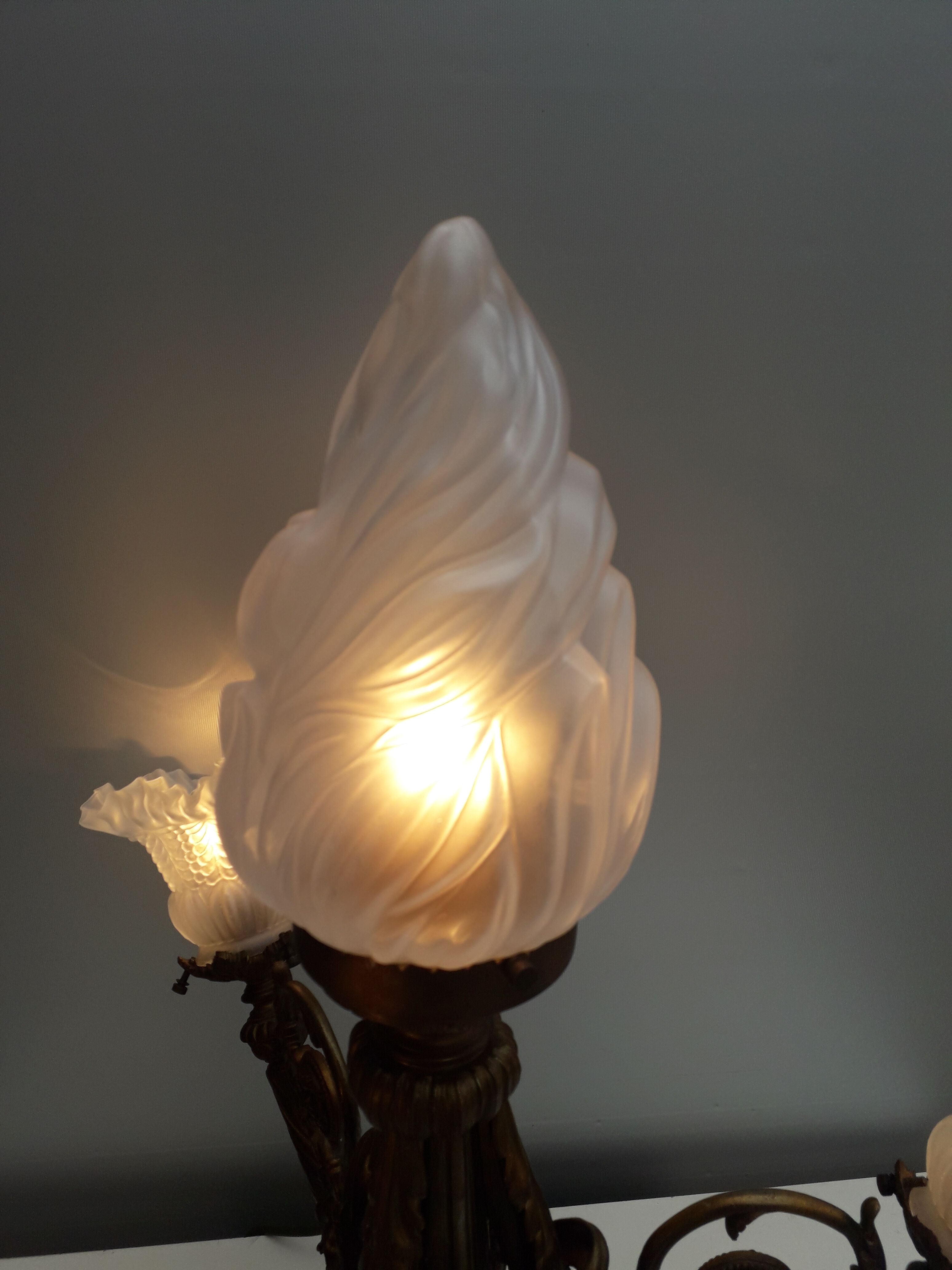 Art nouveau chandelier in bronze and pressed glass 1920