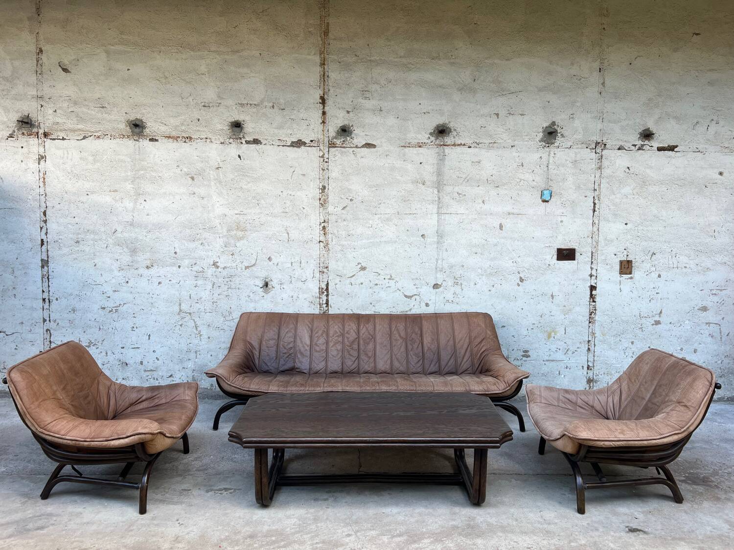 Sofa set with 2 armchairs and coffee table in banbou and leather 1970