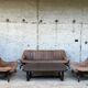 Ensemble canapé 2 fauteuils et table basse en banbou et cuir 1970