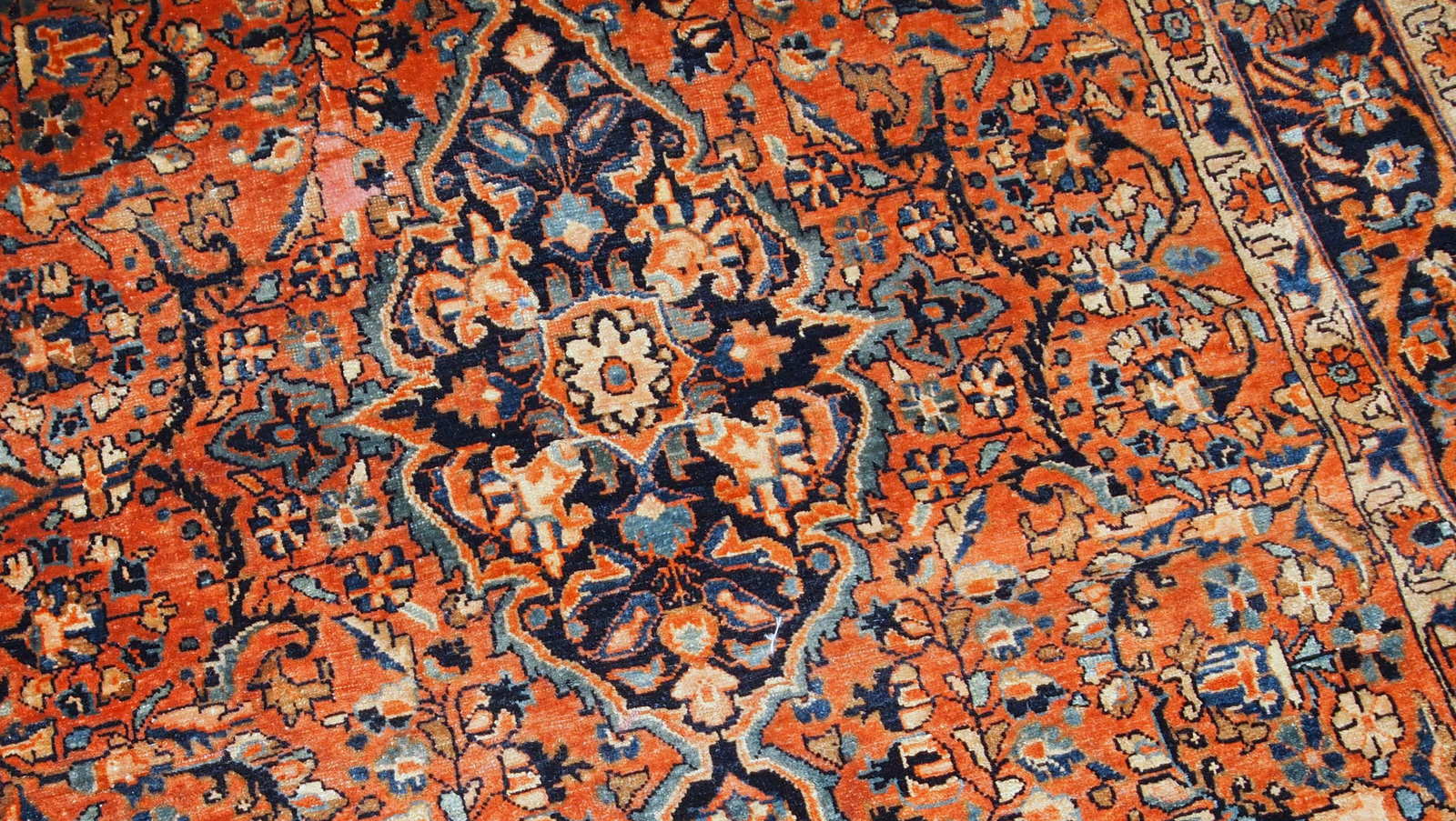 Handmade antique Persian Sarouk rug 4.1' x 6.7' (125cm x 204cm) 1920s