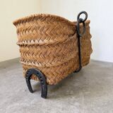 Magazine rack or log rack in straw with brutalist base from the 50s