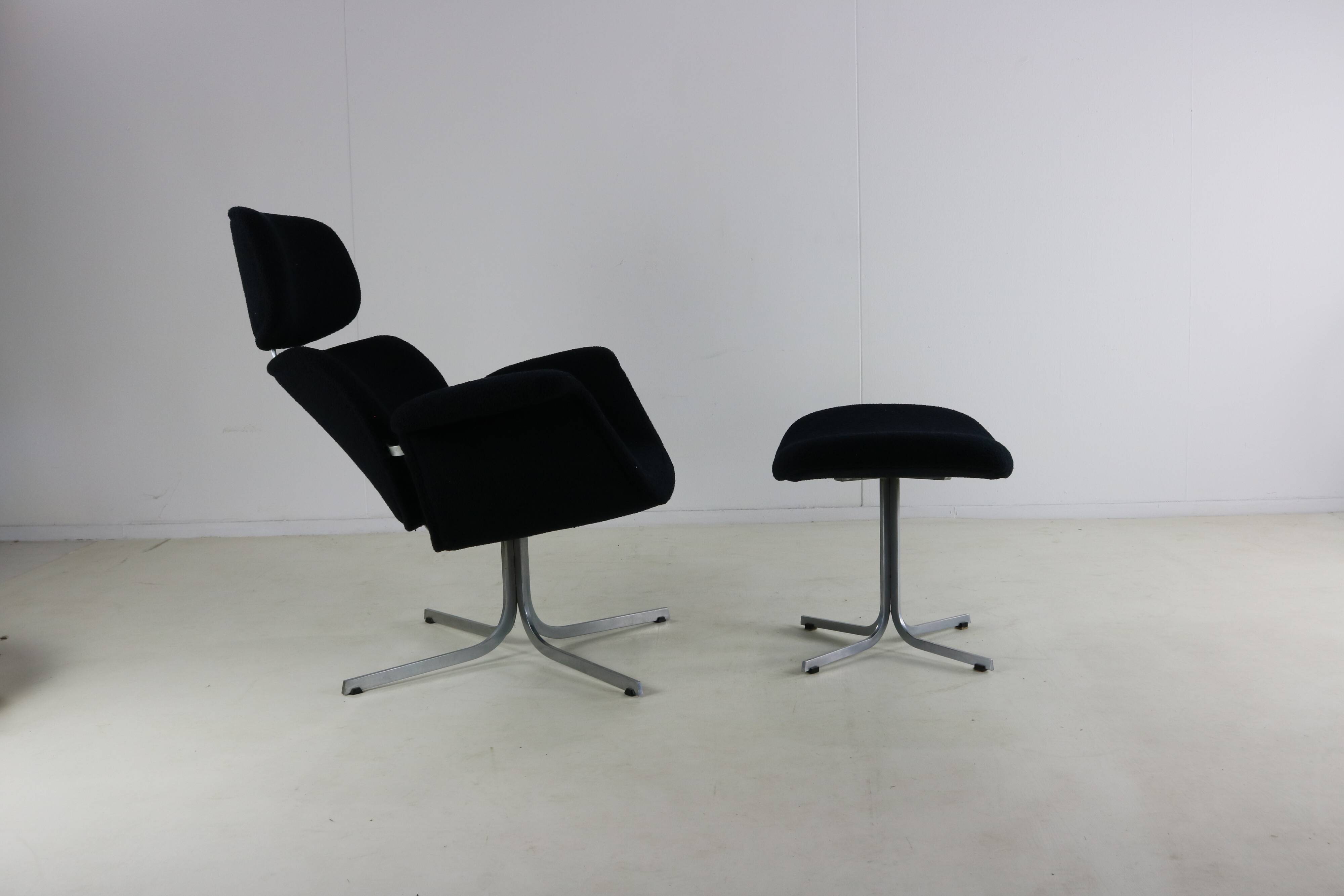 Artifort big tulip lounge chair with original ottoman