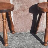 Tabourets bas tripodes, bois massif. (Lot de 2)