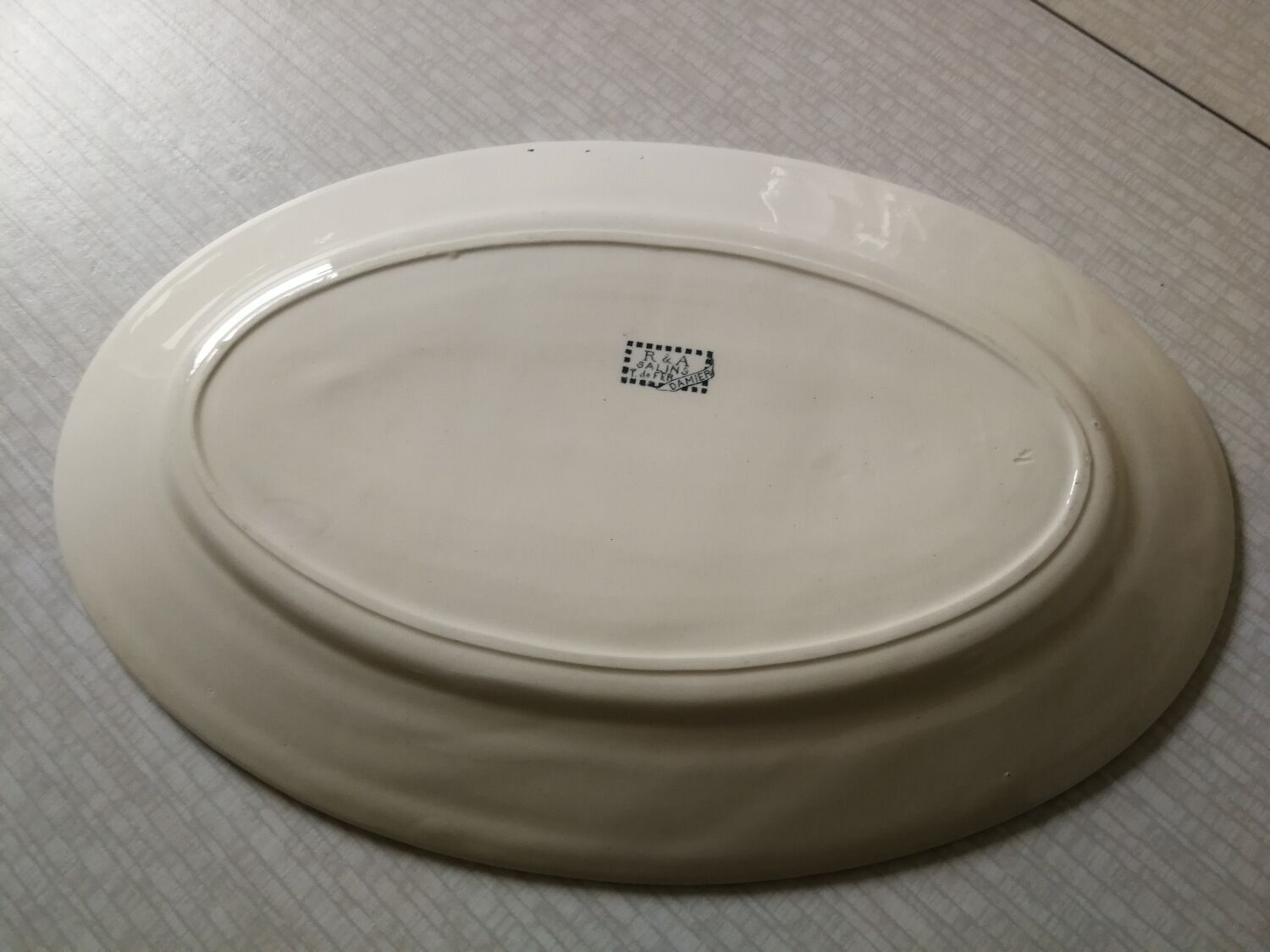 Checkerboard iron earth Salins serving dish