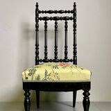 Chaise de salon antique avec tissu fleuri Nobilis
