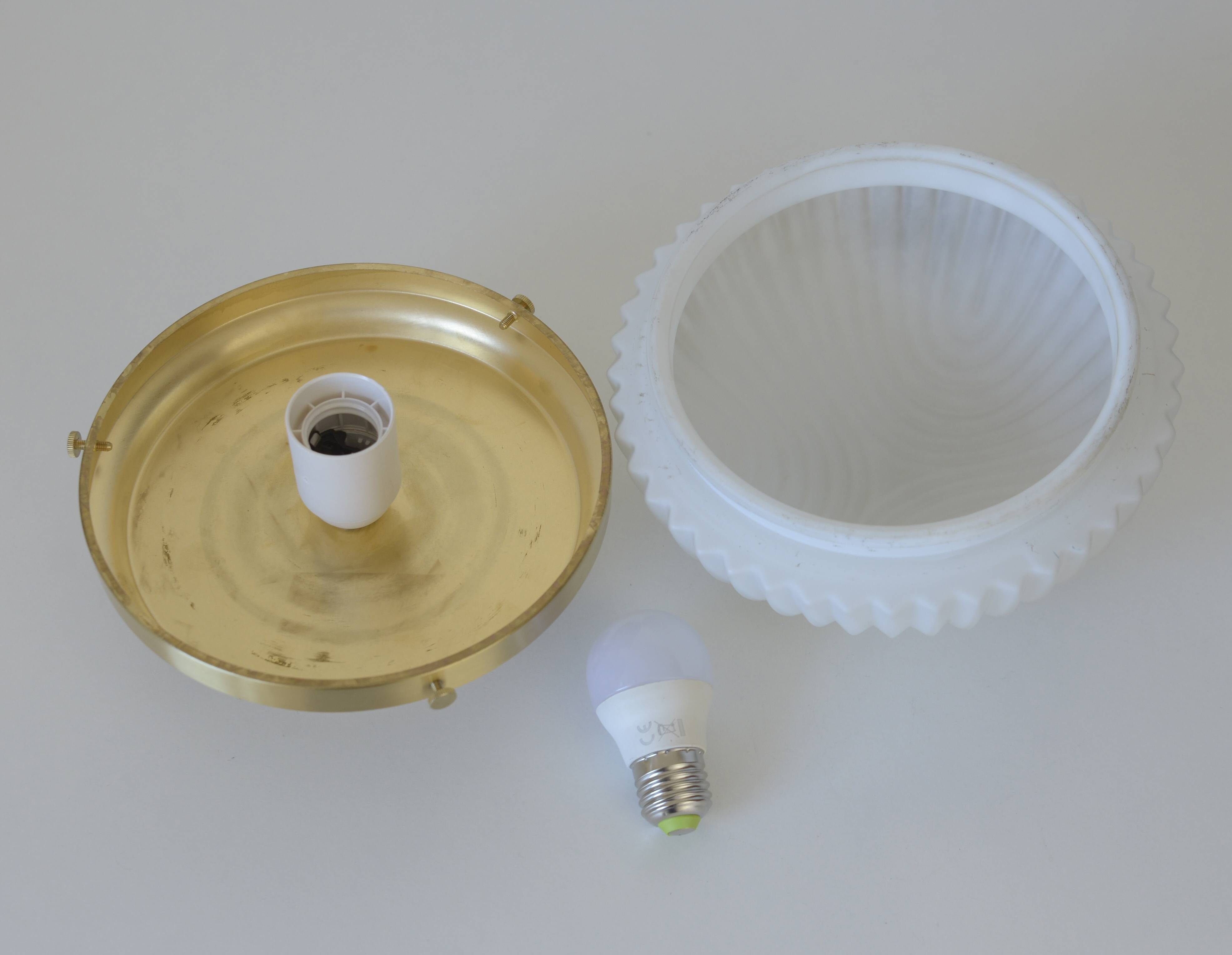 Plafonnier semi-encastré vintage en verre blanc