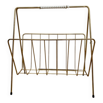 Vintage magazine rack in gold metal with white plastic handle. 60s.