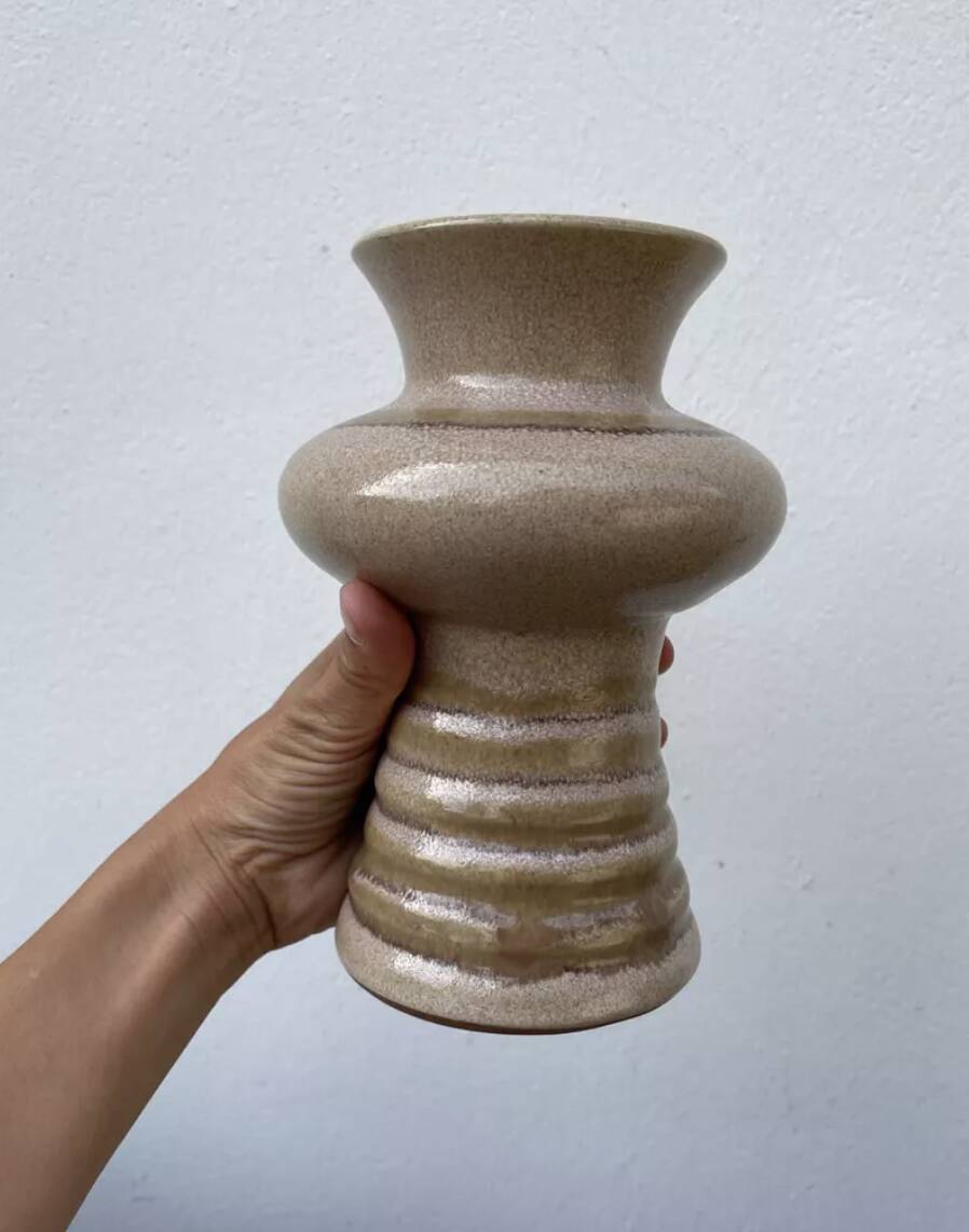 Vase organique en céramique beige vintage 1970