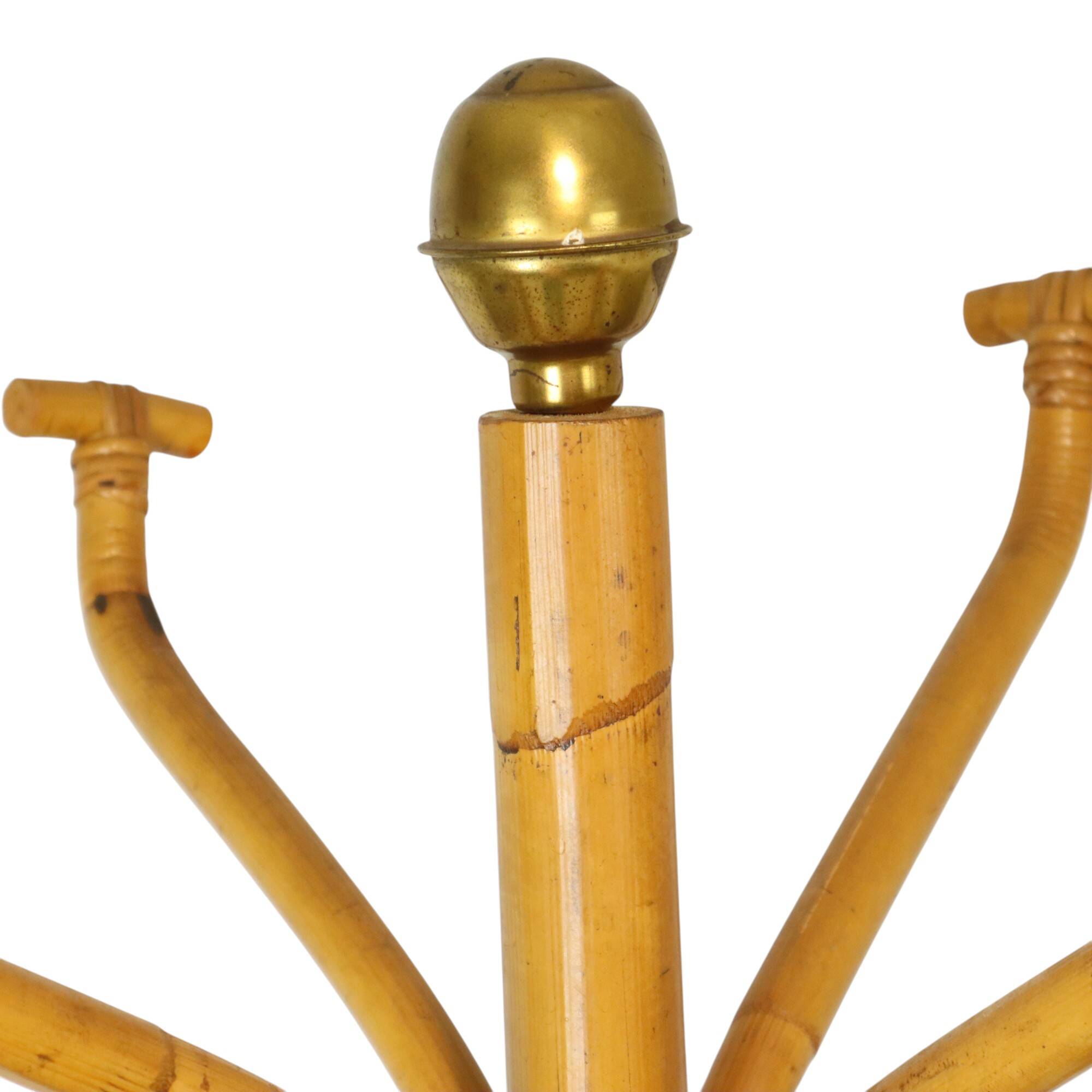 Rare grand porte-manteau sur pied en rotin et laiton style bohème 185 cm