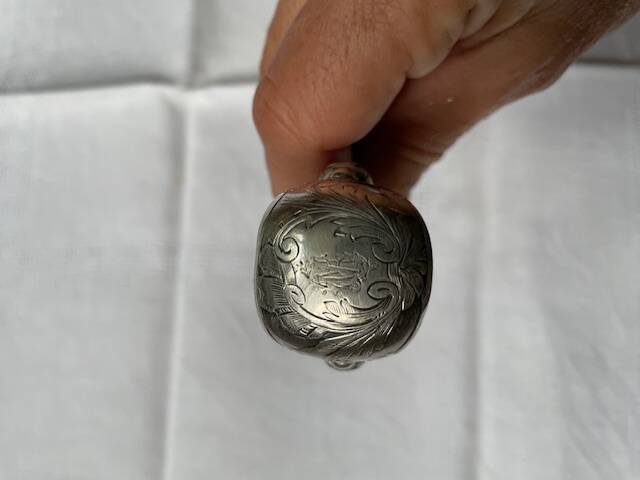 Engraved sugar tongs in solid silver with Minerva hallmark and lion's claws