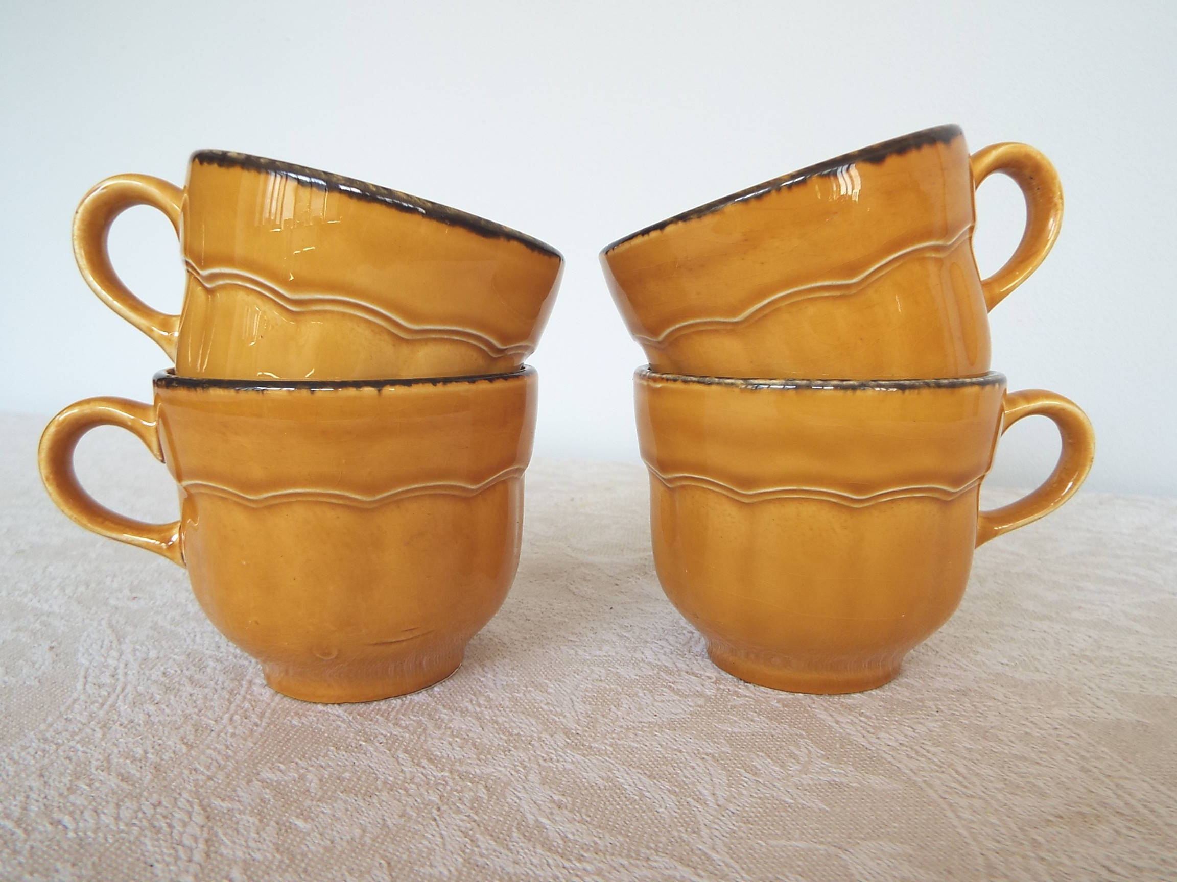 4 ceramic cups