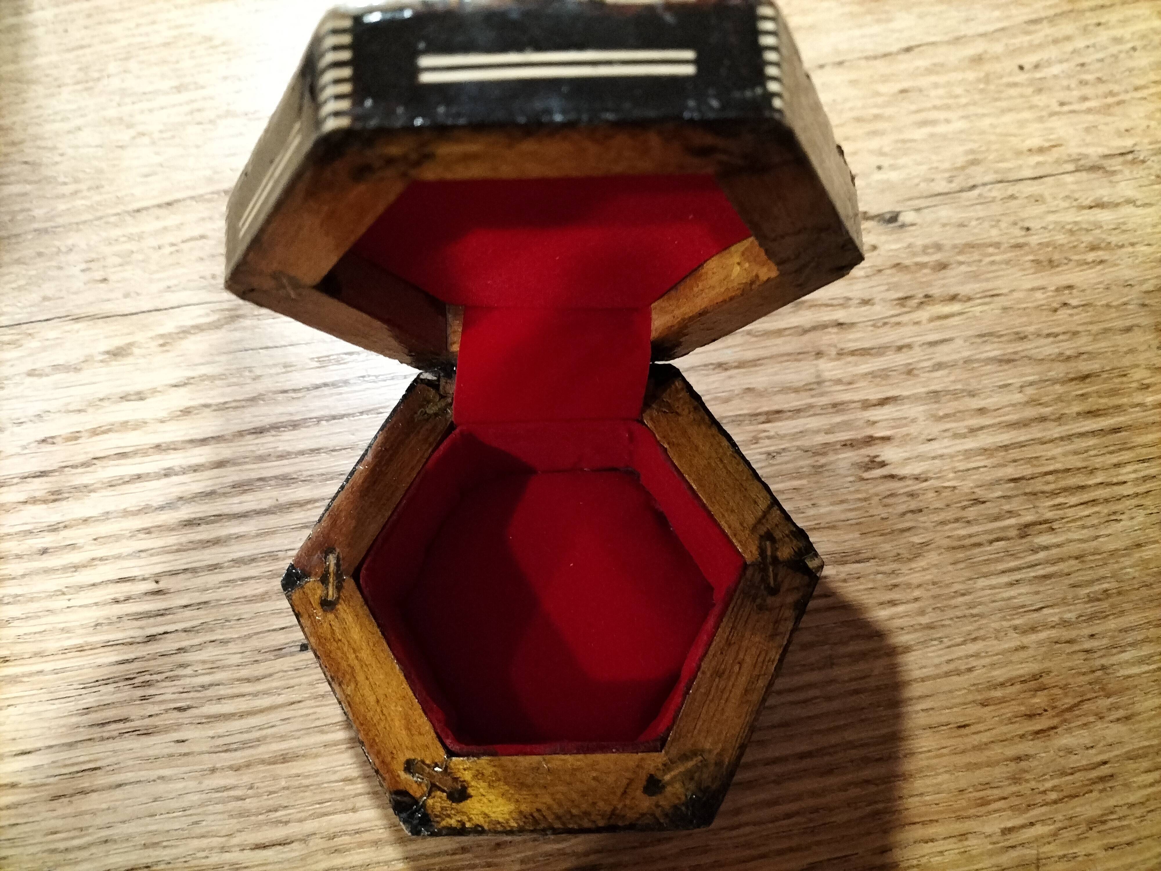 Moroccan mother-of-pearl box