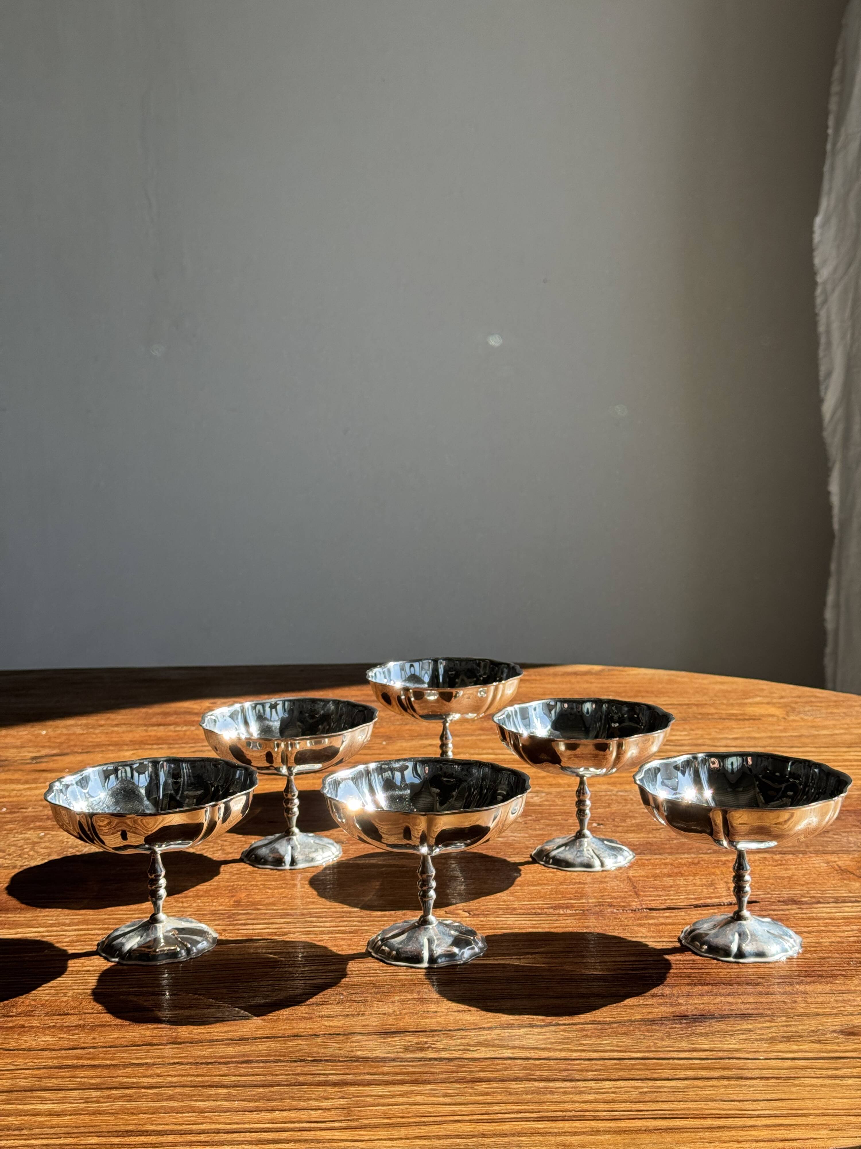 Set of 6 metal ice cream cups on flower-shaped feet