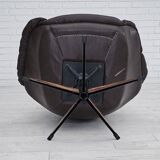 Années 1970, fauteuil vintage danois en cuir par HWKlein, bon état d'origine.