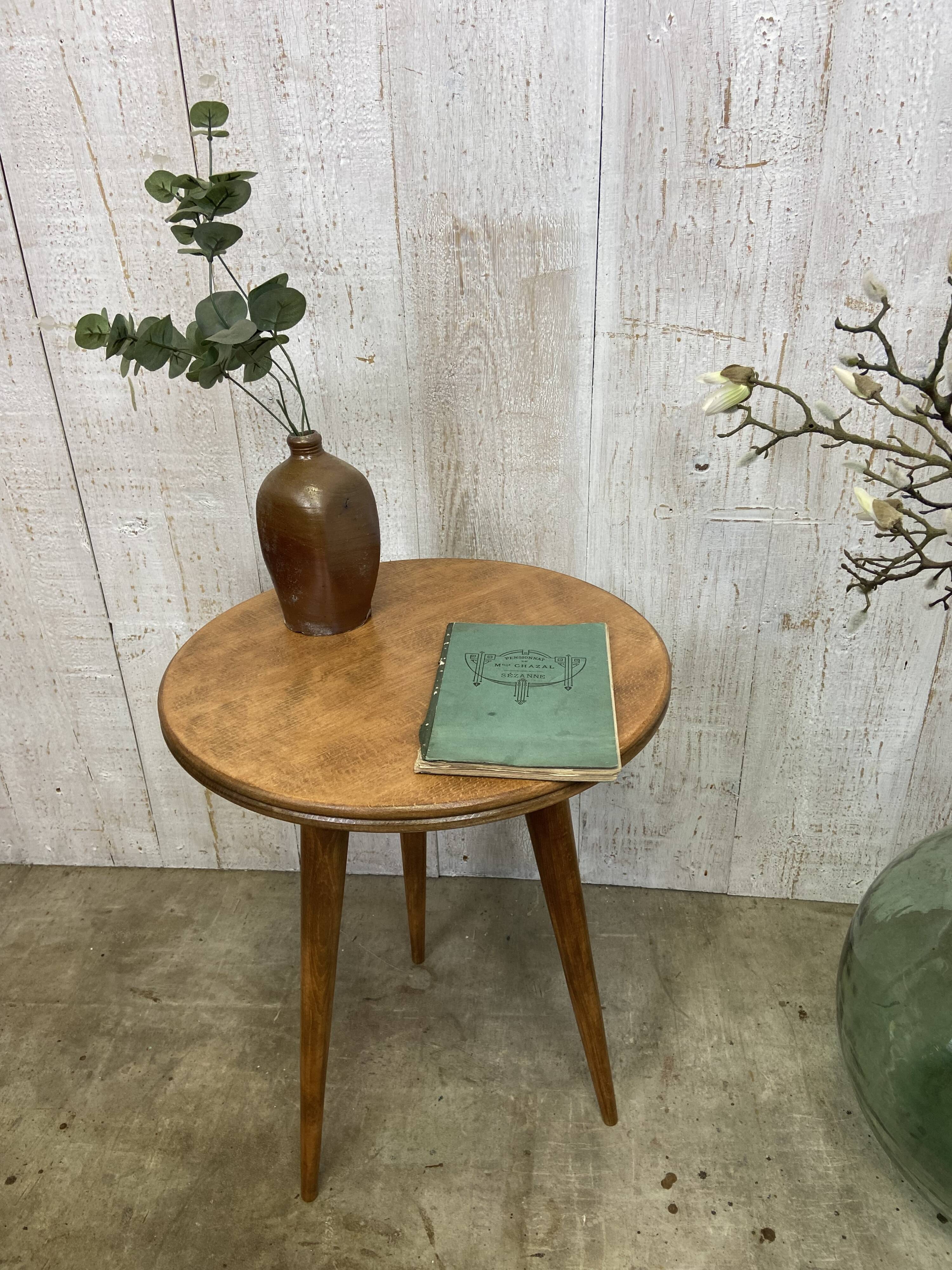 Tripod pedestal table