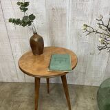 Tripod pedestal table