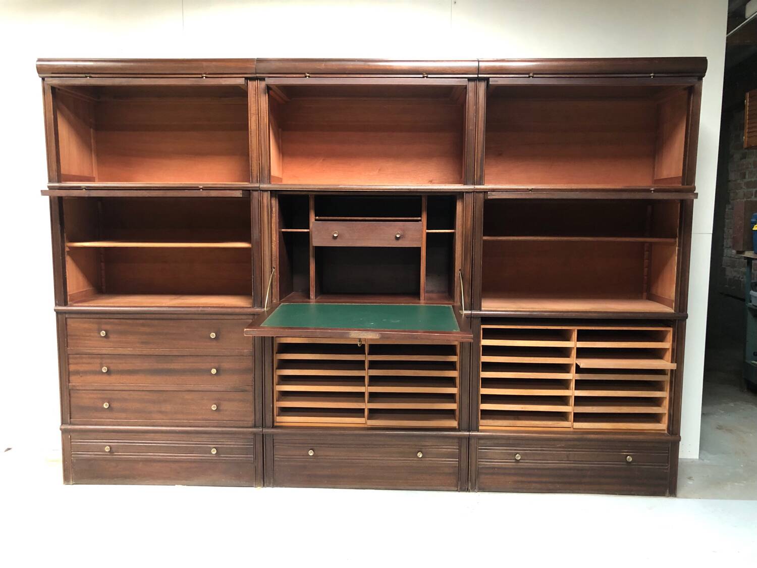 Former MD notary library