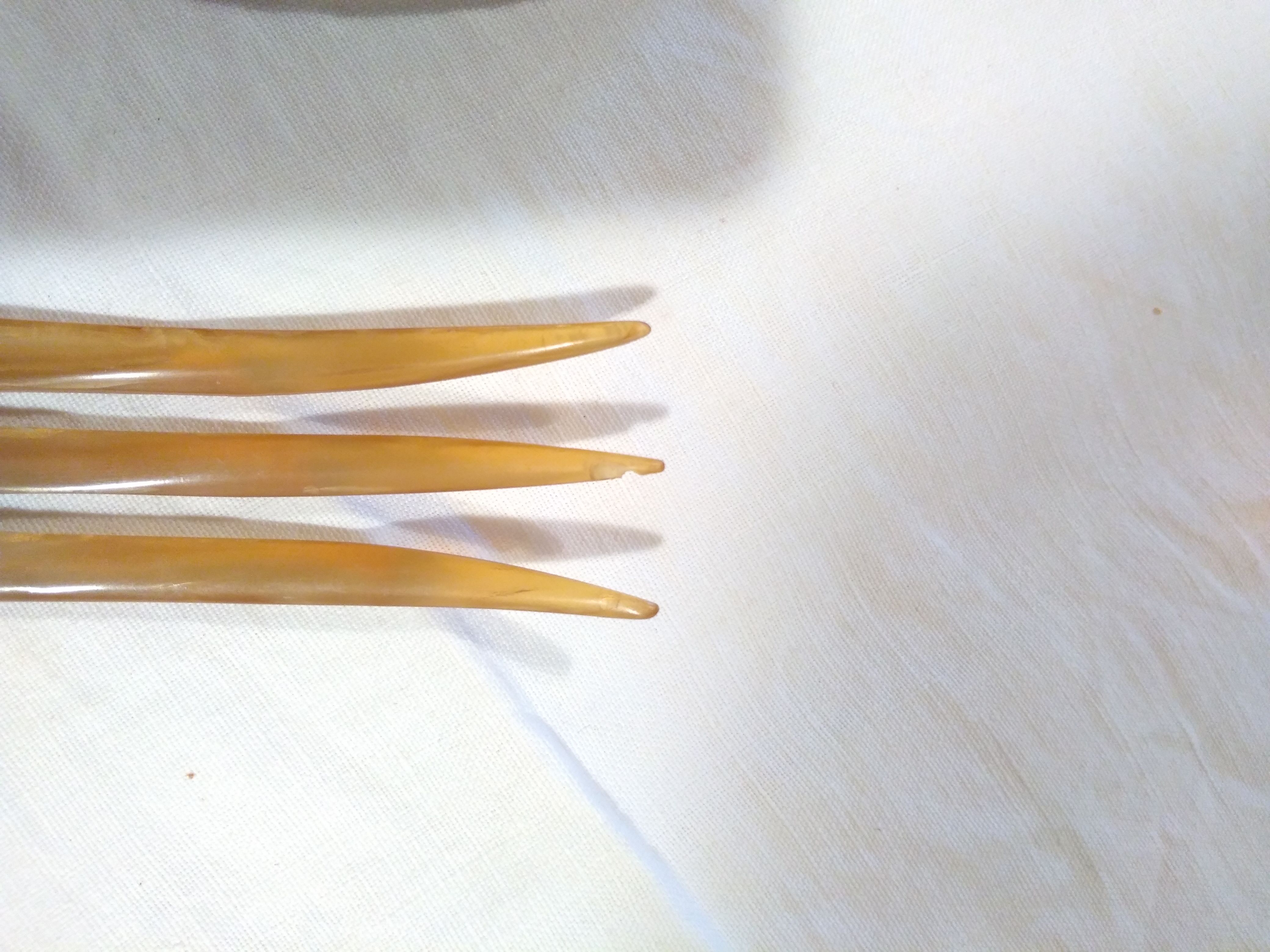 Horned salad cutlery