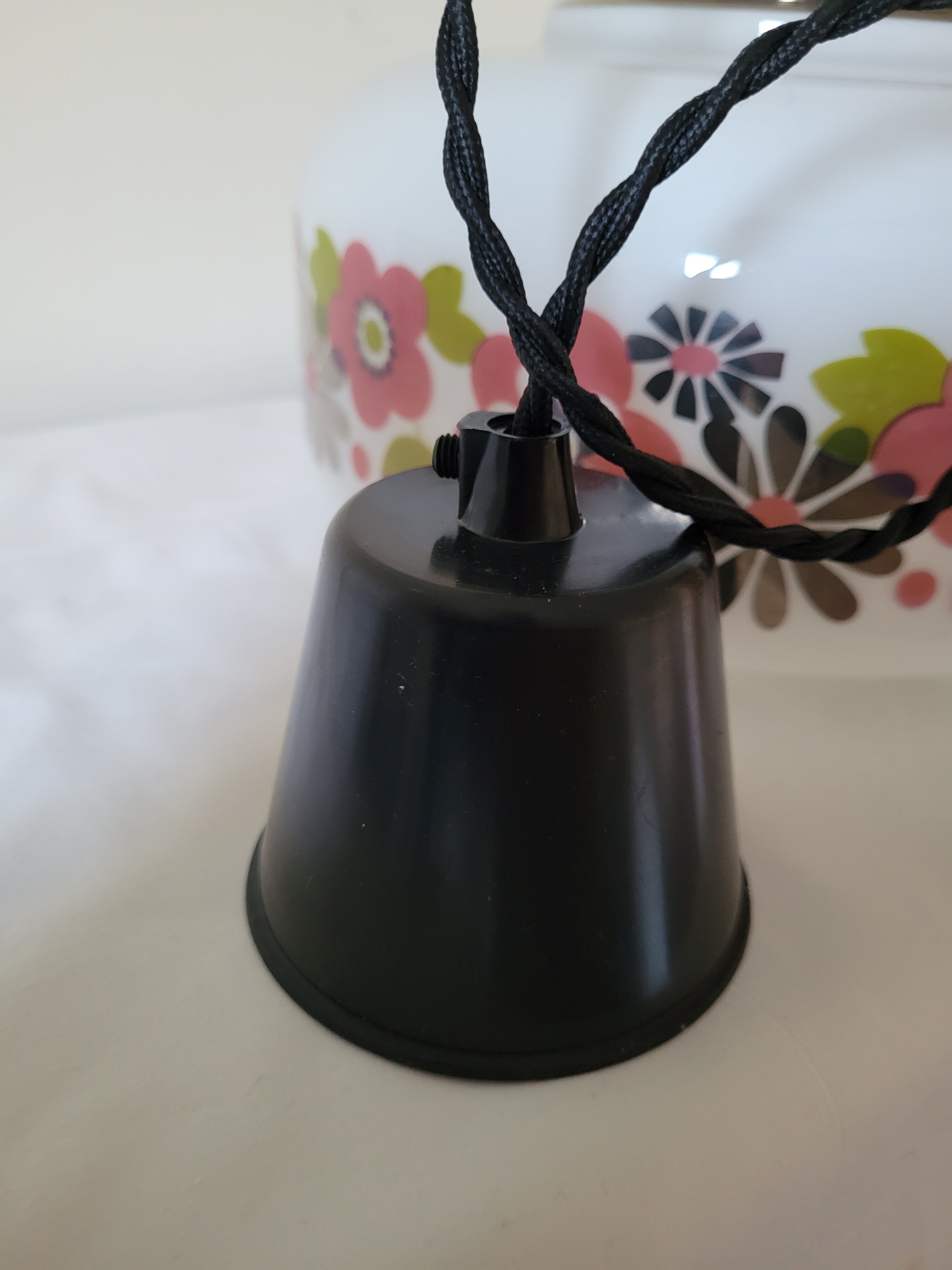 Flowered opaline suspension