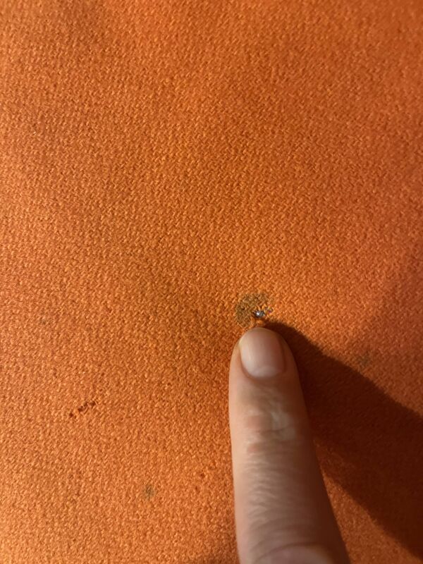 Fauteuil pivotant SITS Mokka en tissu orange — design arrondi rétro scandinave moderne