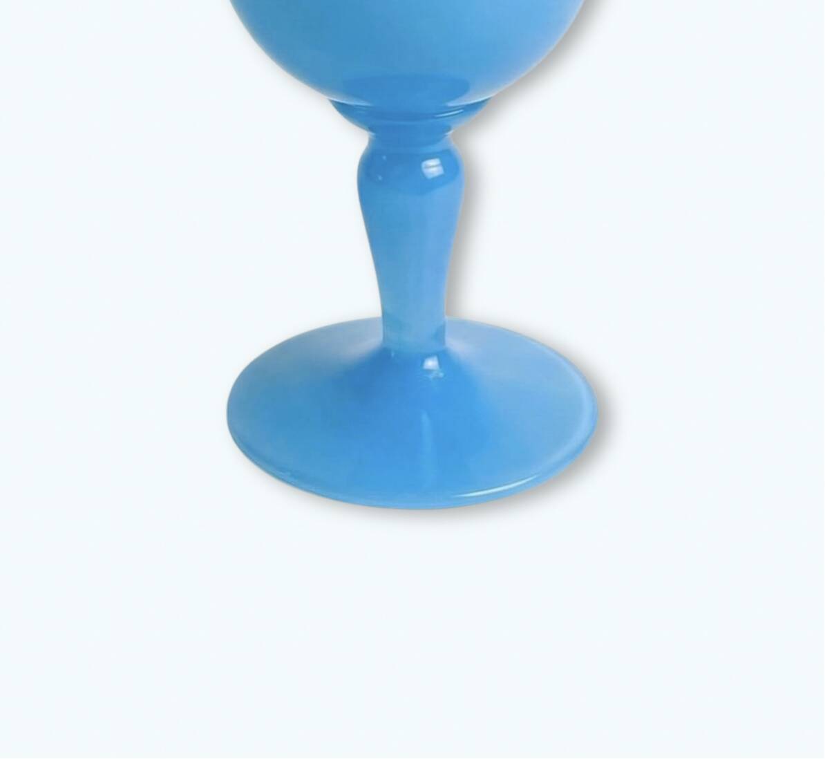 Decorative bowl in blue opaline.