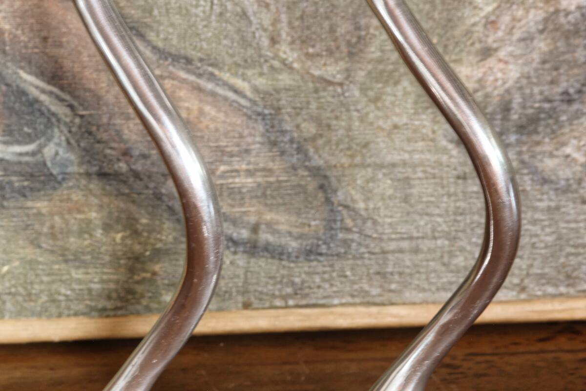 2 bougeoirs zig zag, design Xavier Lust