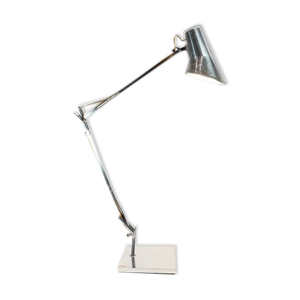lampe de table en acier