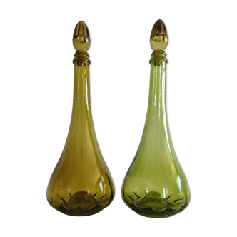 Paire de carafes vintages en verre moulé vert des années 60