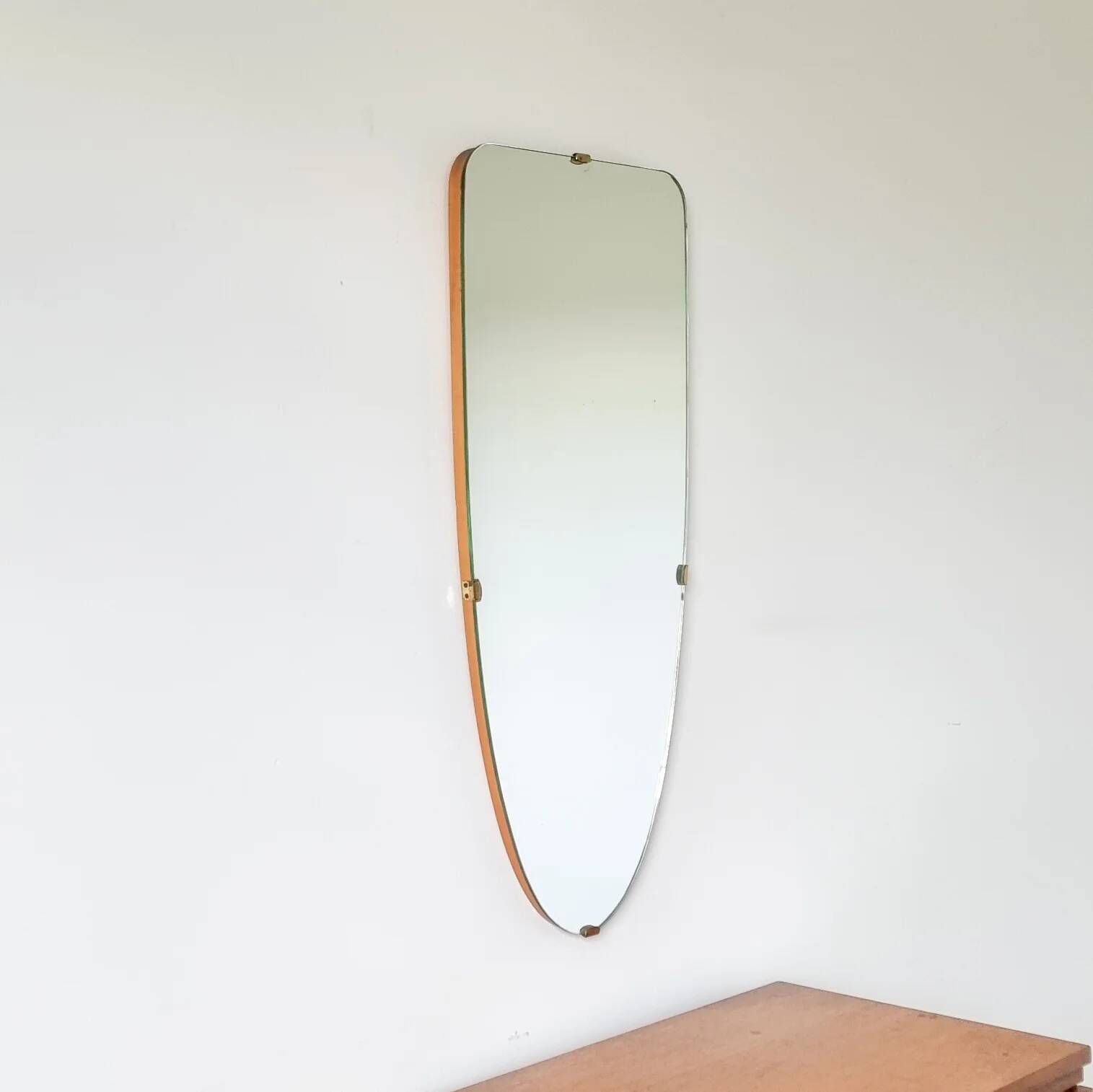 Minimalist retro mirror