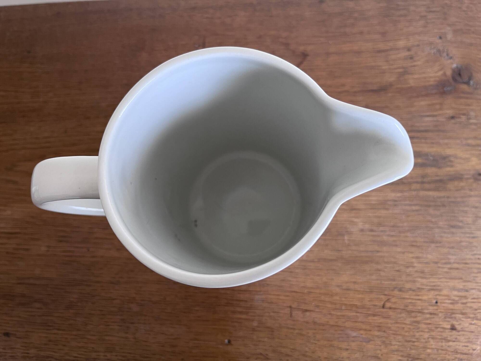 Vase jug Arabia Finland 1970 in white porcelain