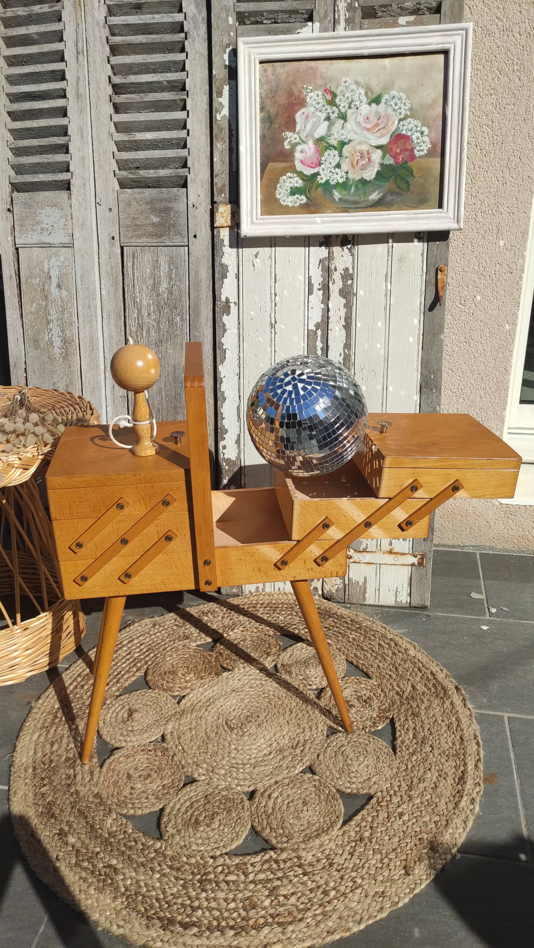 Vintage worker compass feet from the 50s