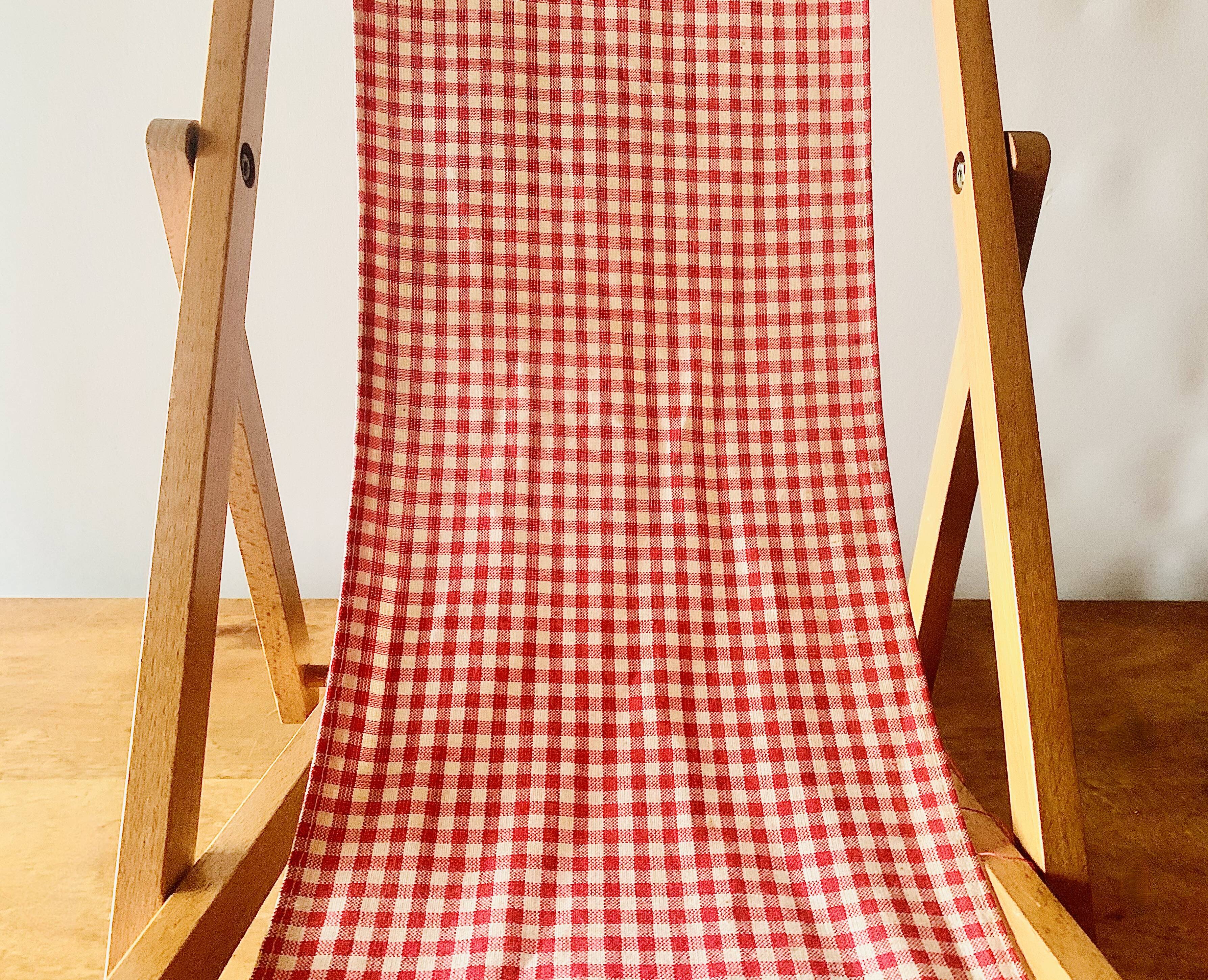 Chilienne en bois vintage pour poupée