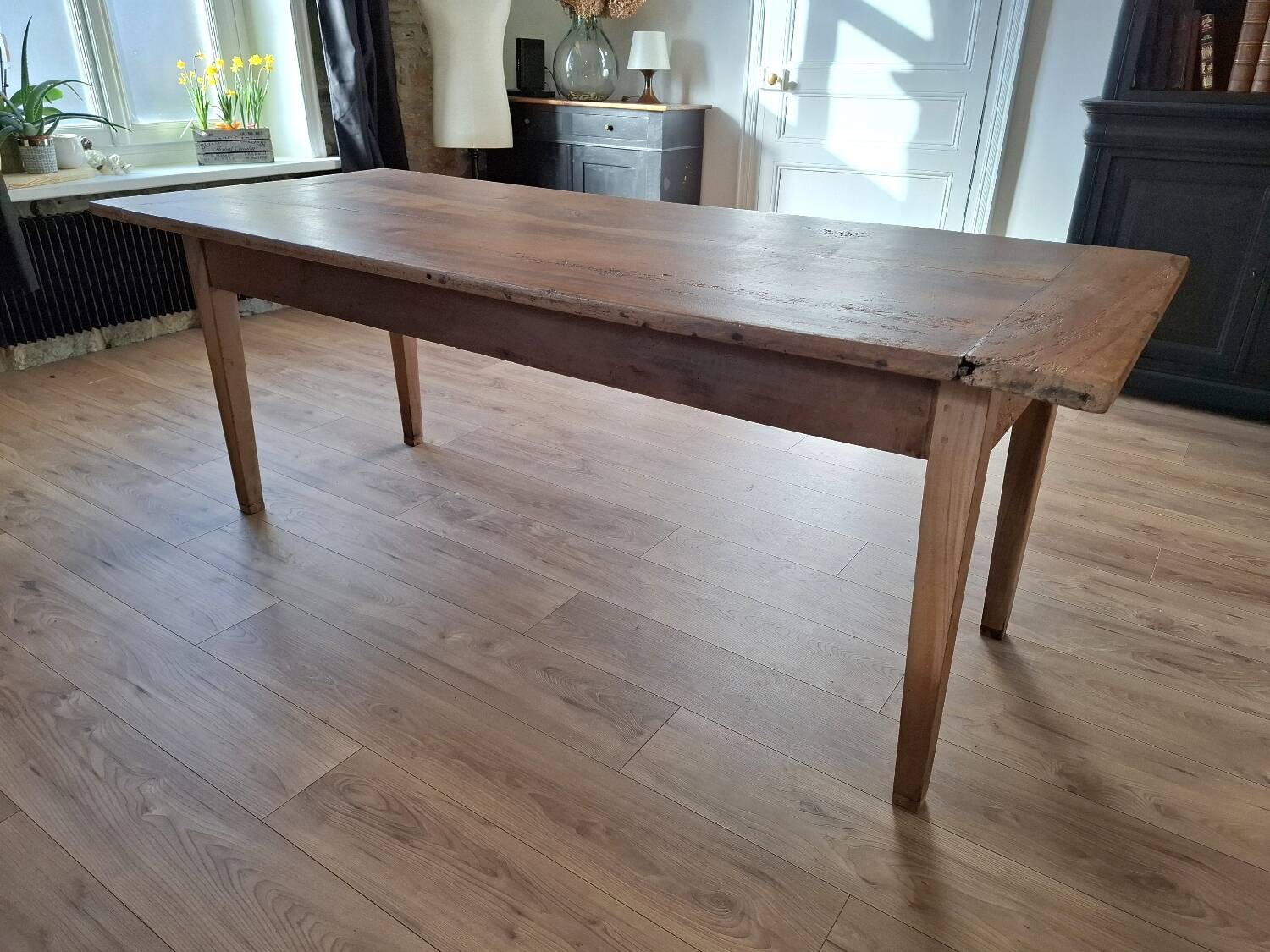Walnut farmhouse table 200x80 8 people.