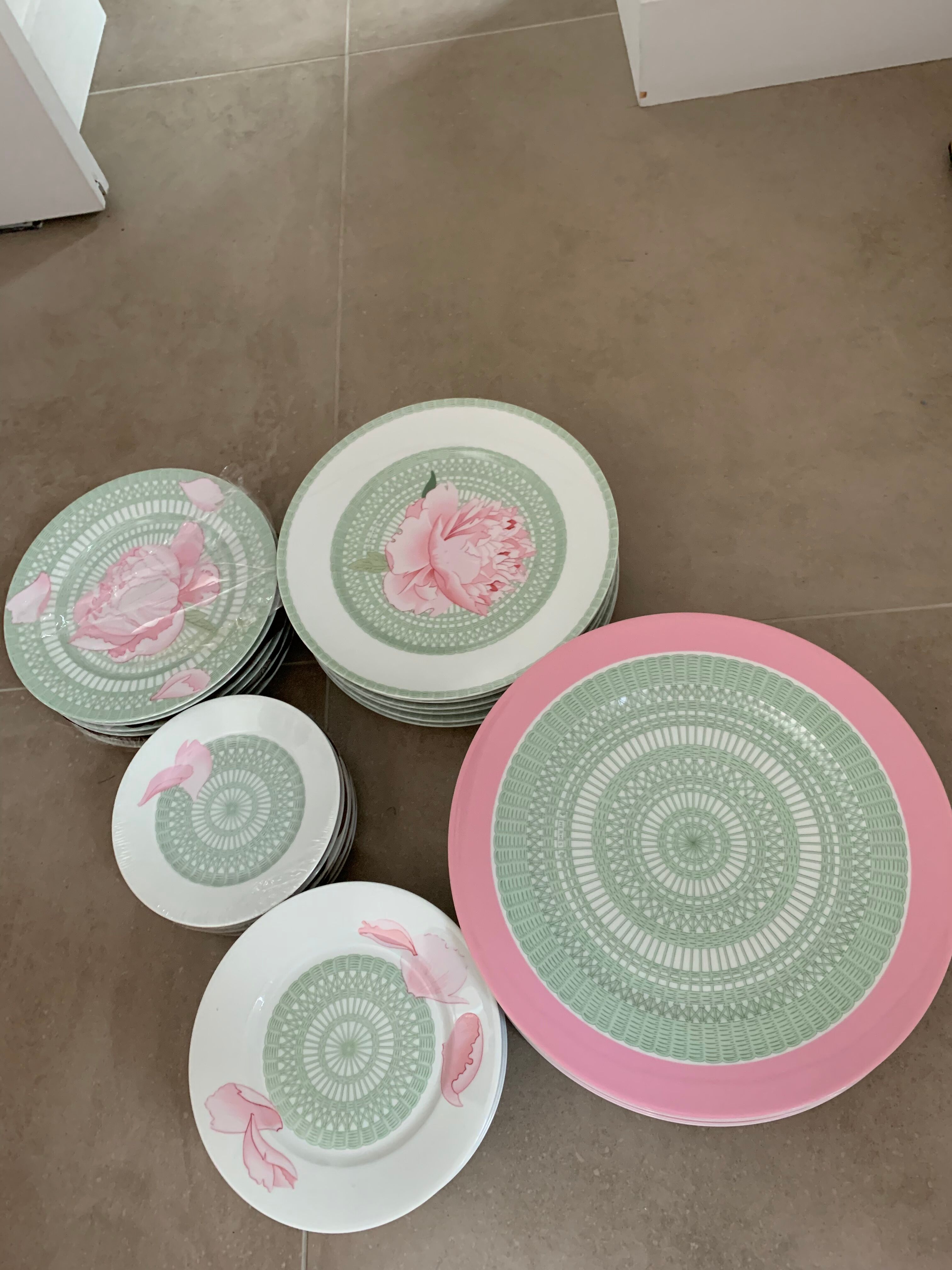 Hermès Service - 30 pieces (5 models/sizes - 6 plates)