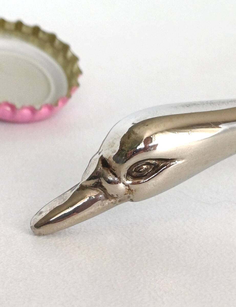 Metal swan bottle opener