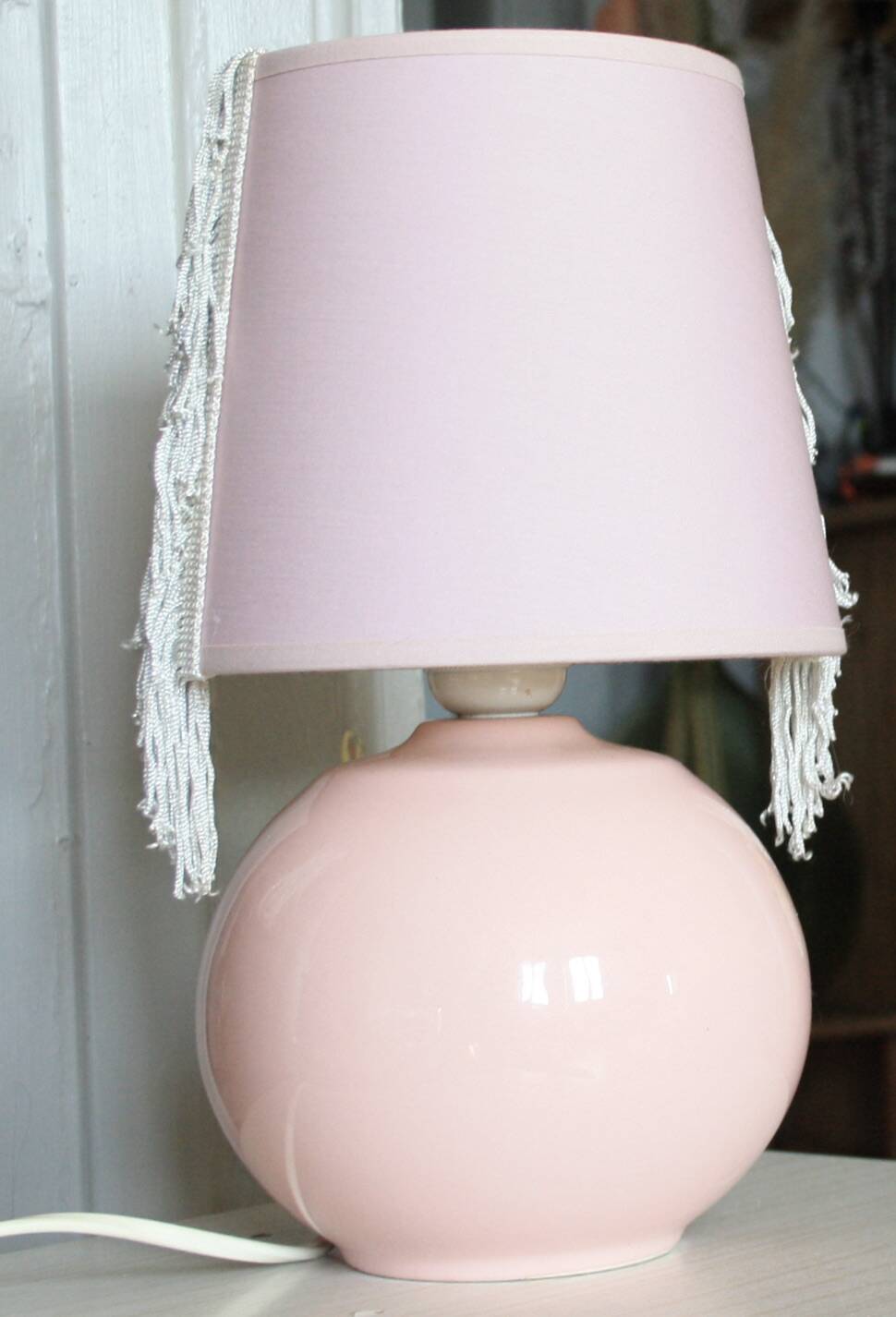 Pink ceramic ball lamp