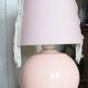 Lampe boule en céramique rose