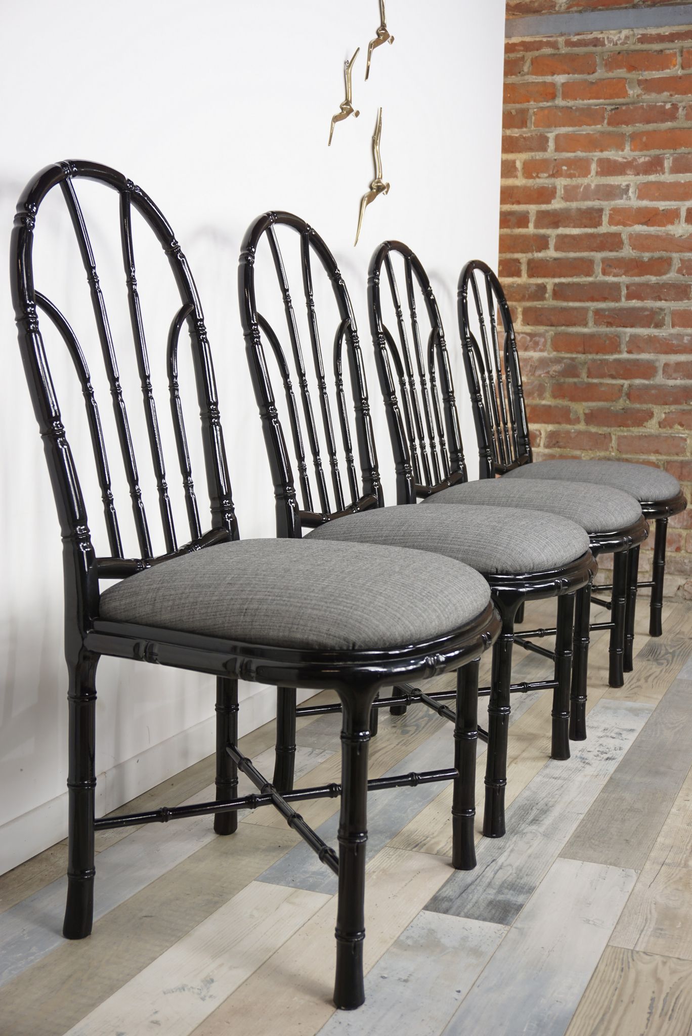 Lot of 4 Italian design chairs 70s - 80s in black laqué wood