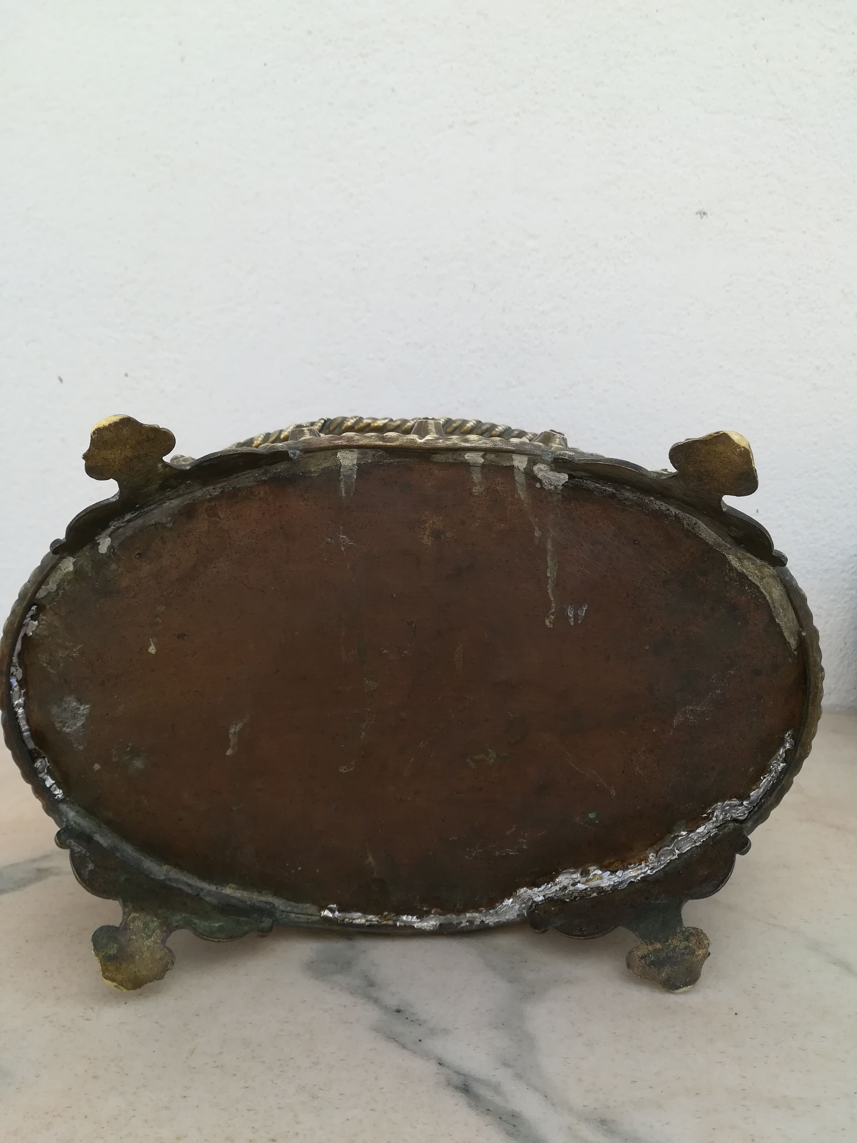 Jardinière en laiton repoussé