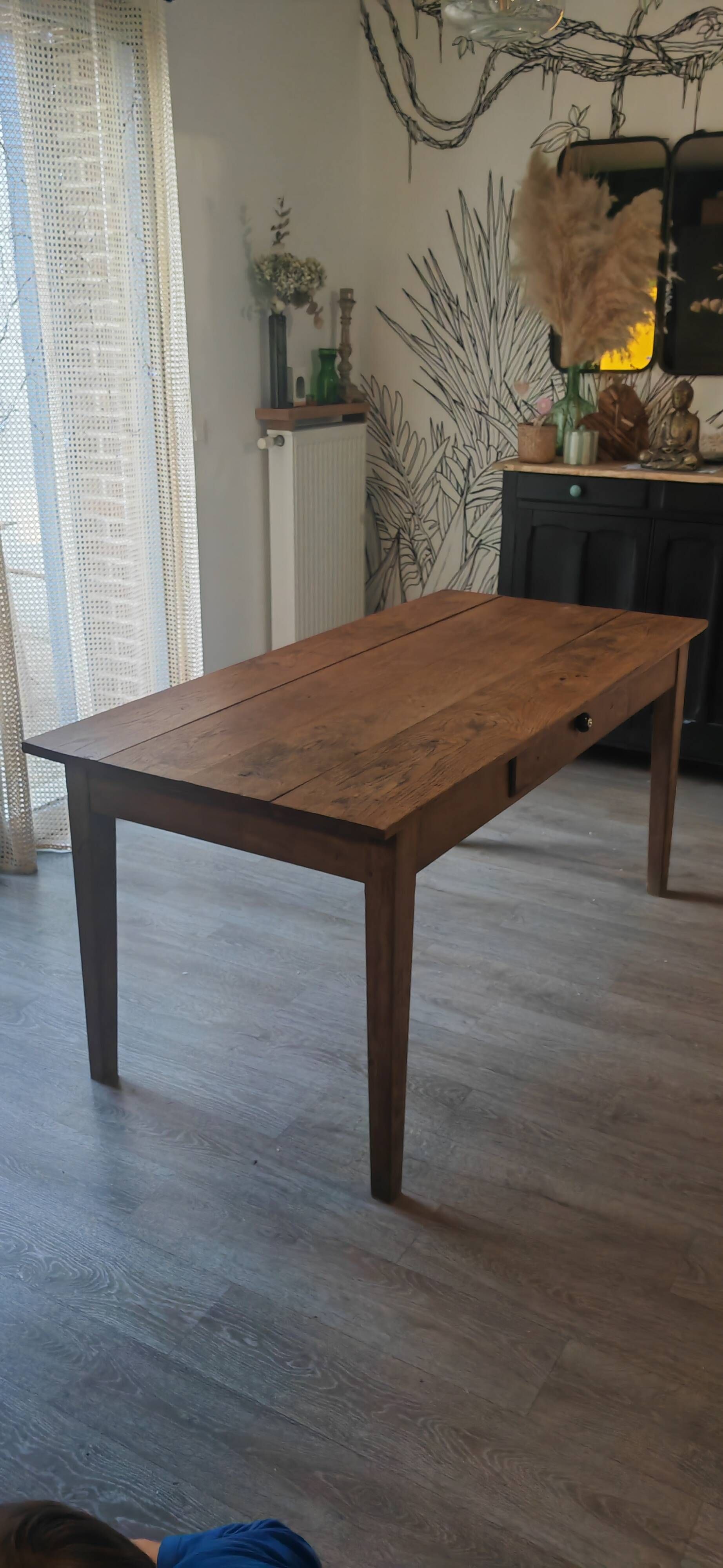 Farm table
